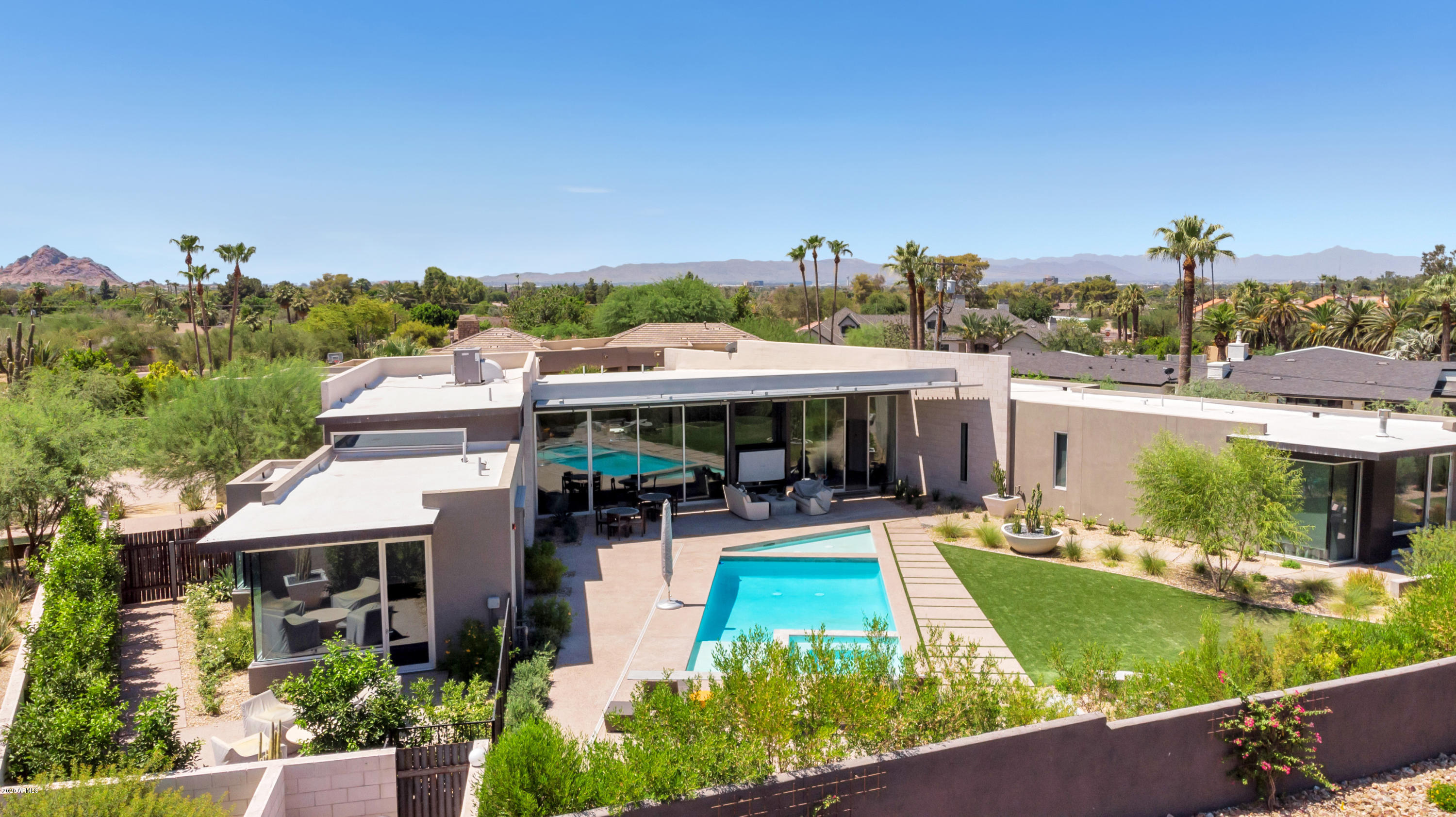 ROYAL VIEW - Residential
