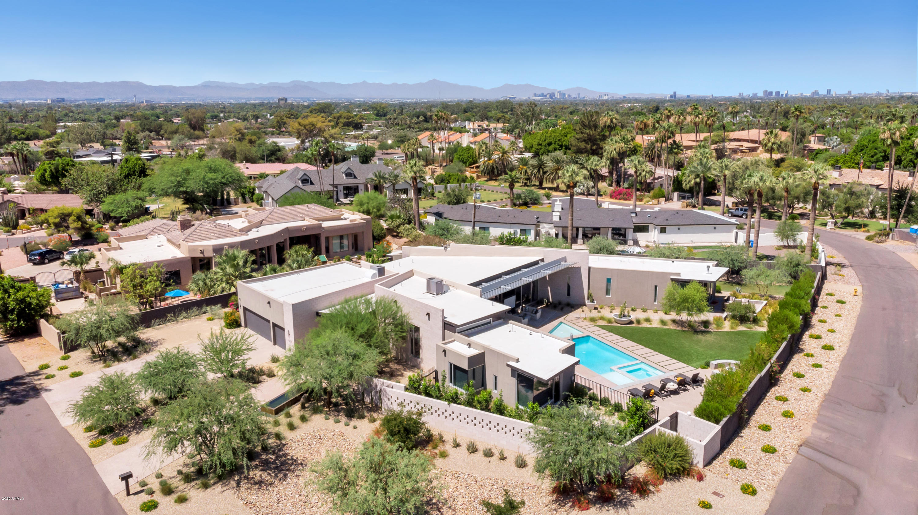 ROYAL VIEW - Residential