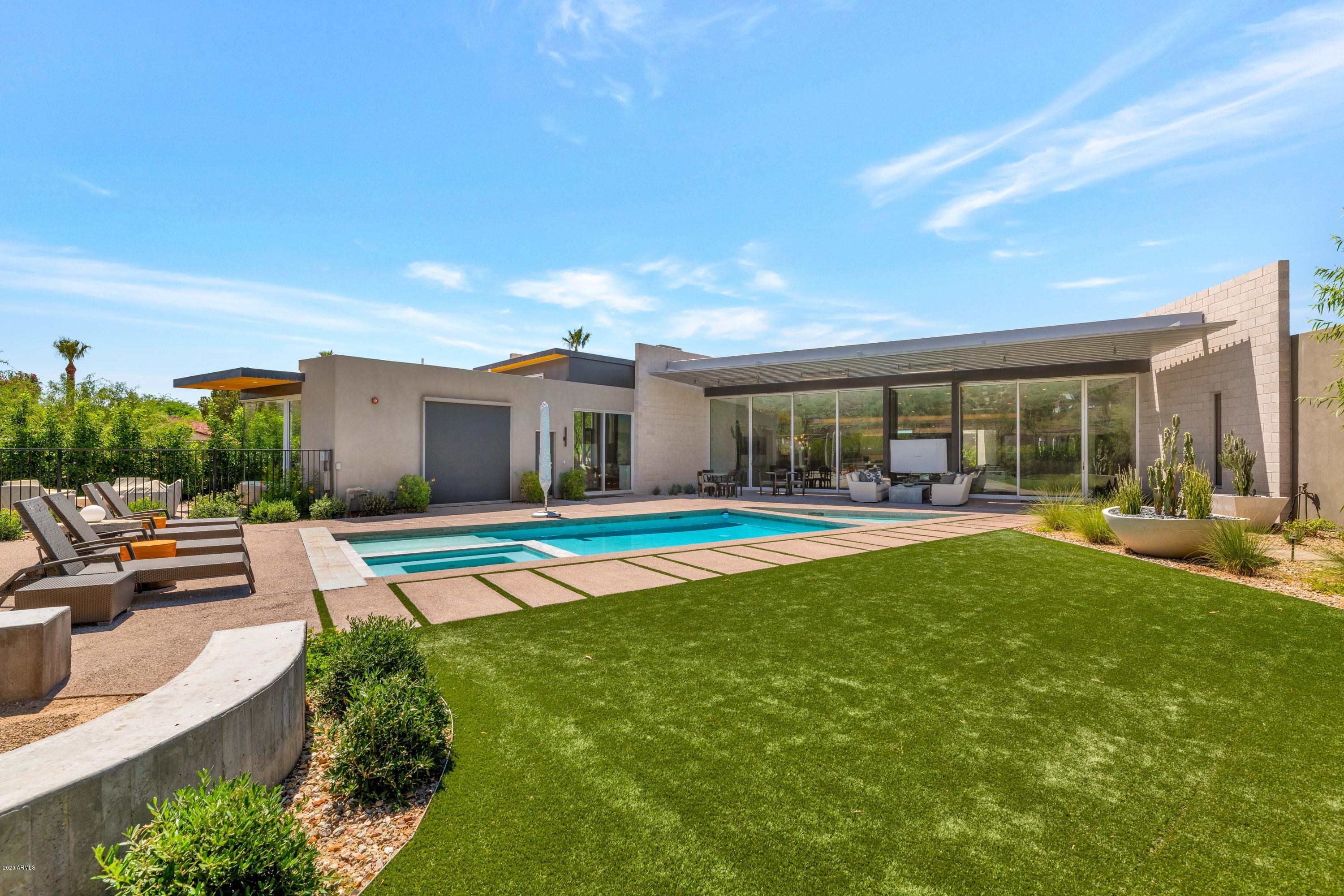 ROYAL VIEW - Residential