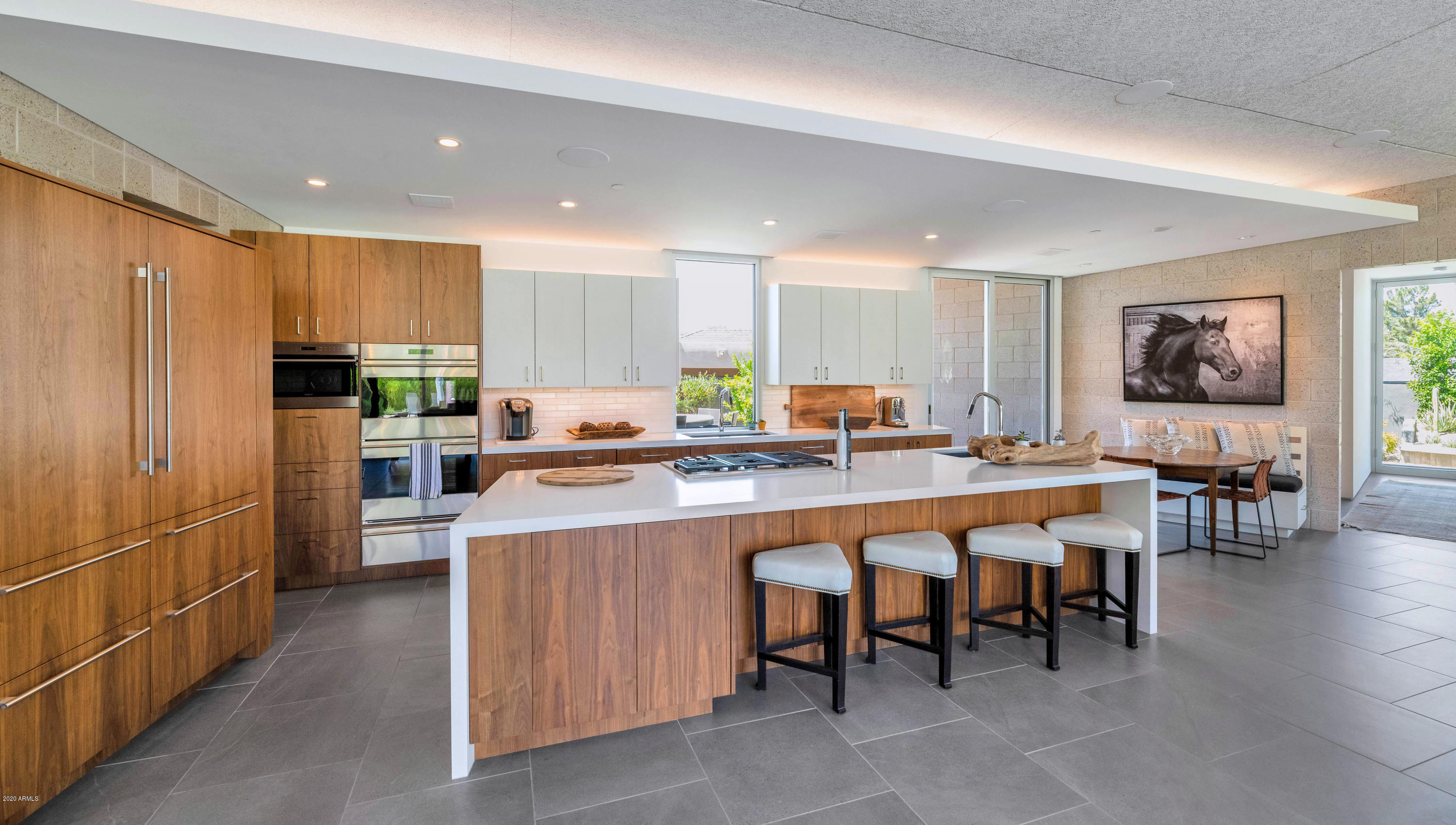 ROYAL VIEW - Residential