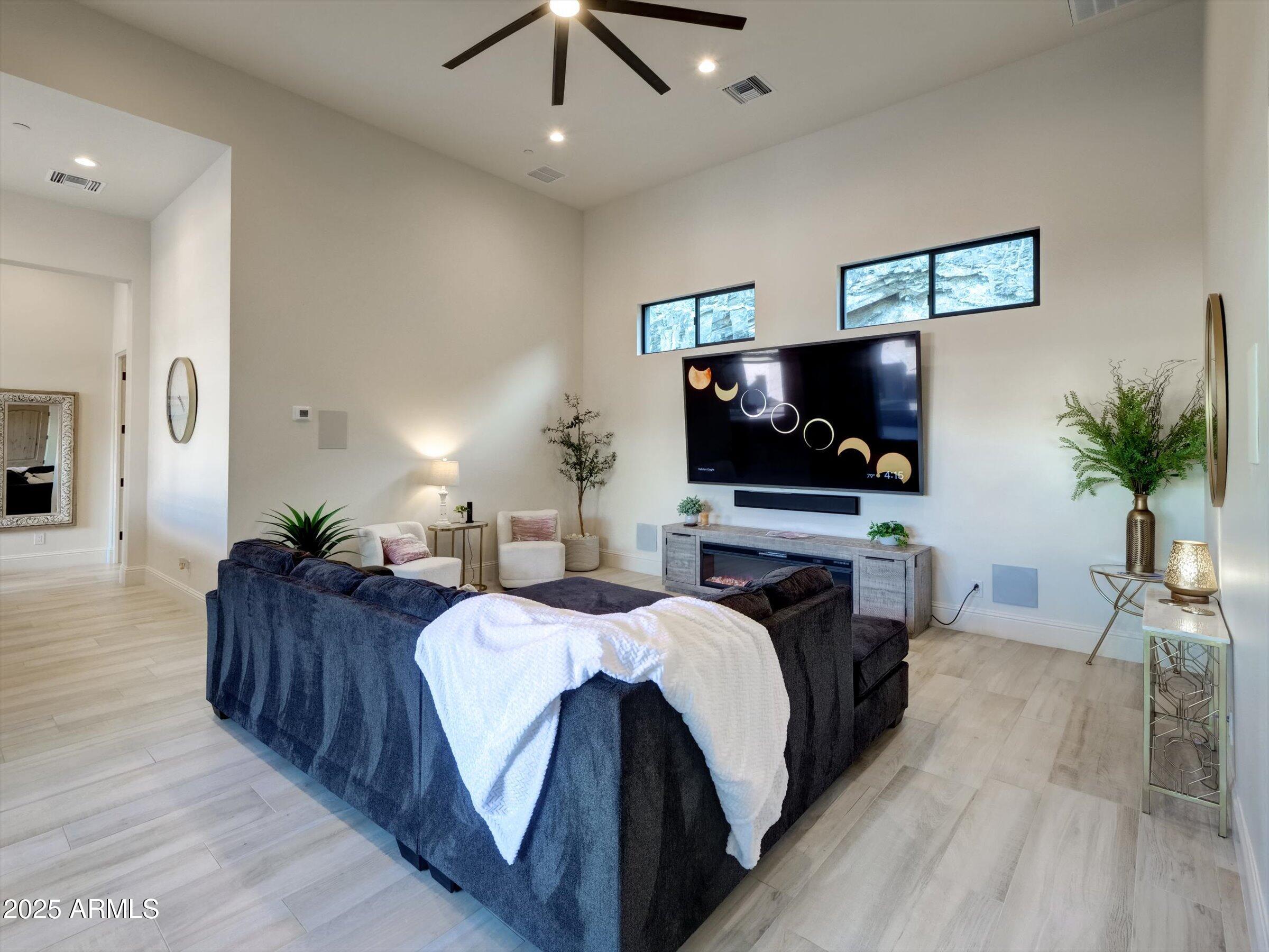 EAGLES NEST - Residential