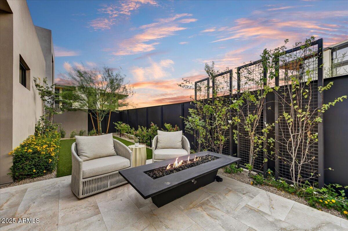 PHOENICIAN - Residential