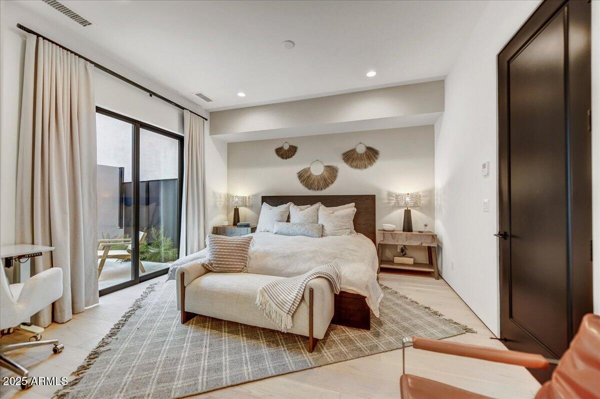 PHOENICIAN - Residential