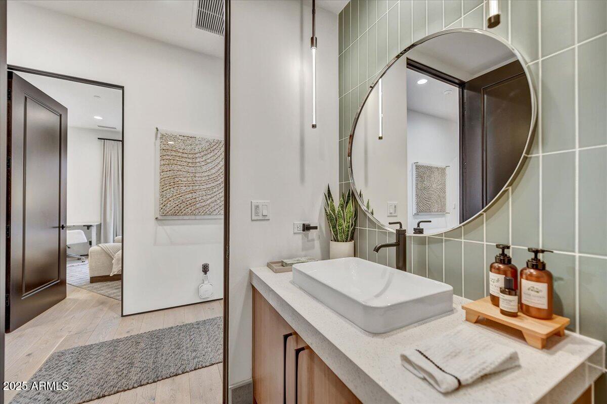 PHOENICIAN - Residential
