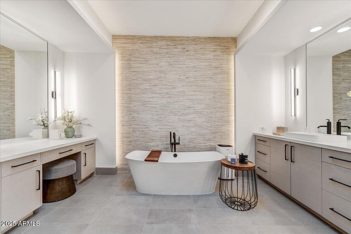 PHOENICIAN - Residential