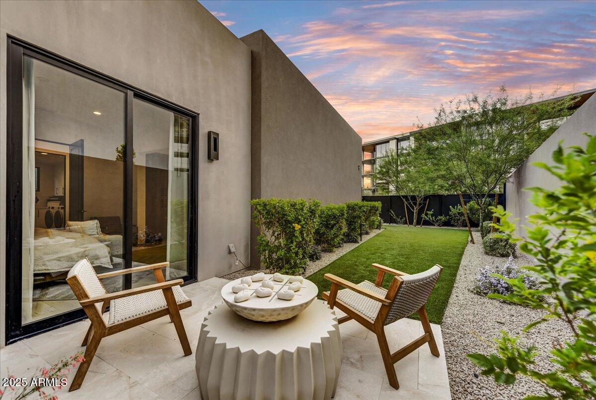 PHOENICIAN - Residential