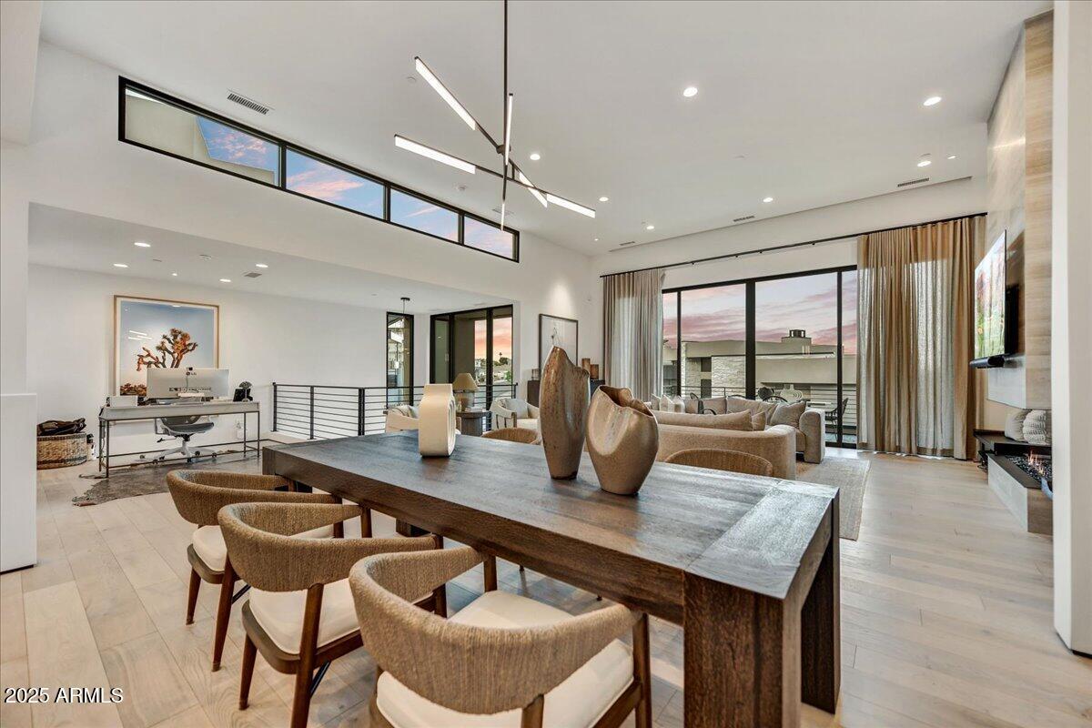 PHOENICIAN - Residential