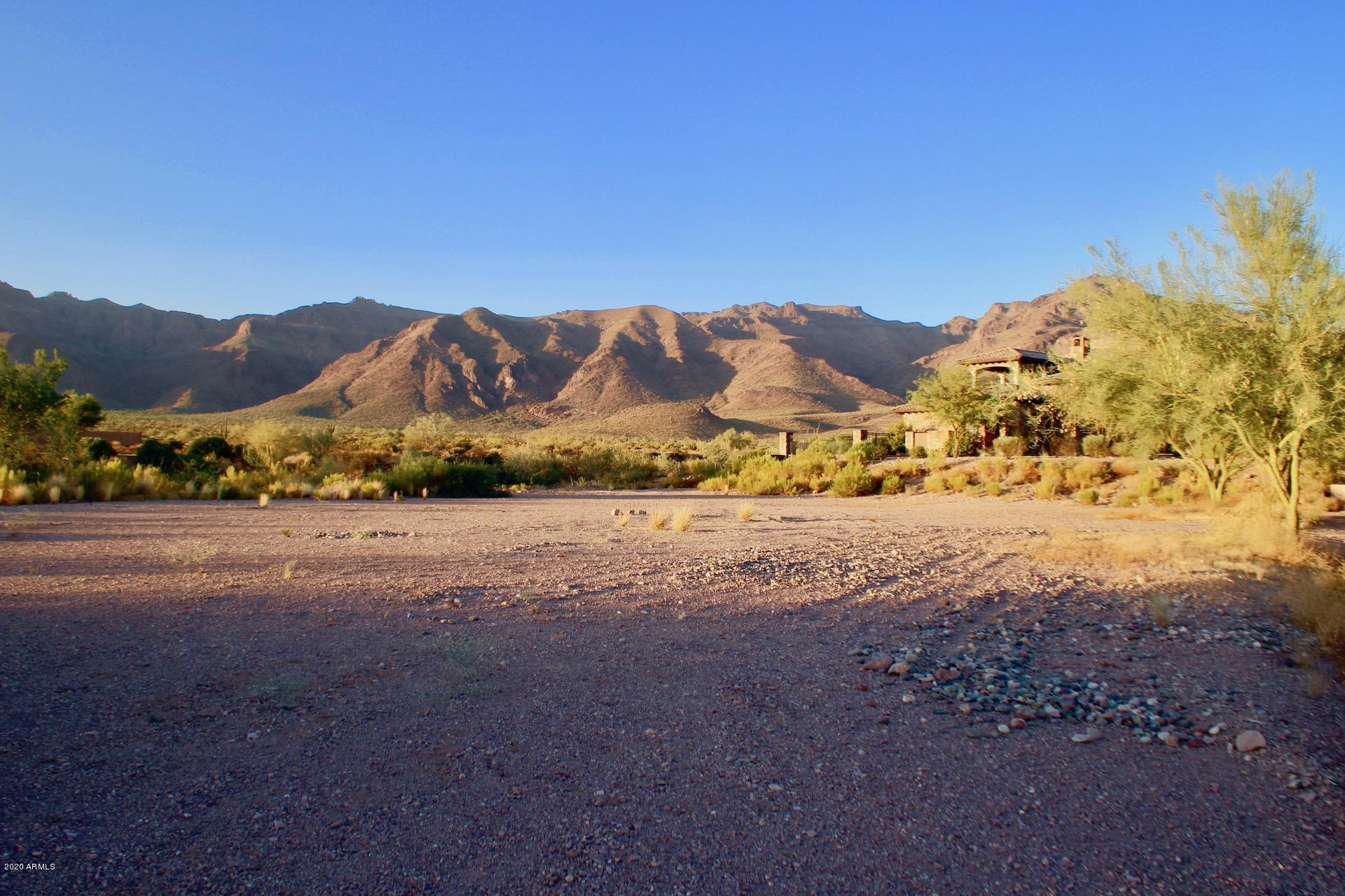 SUPERSTITION MOUNTAIN - Land