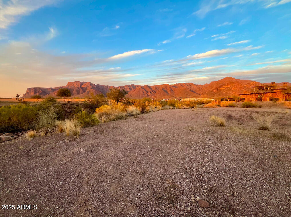 SUPERSTITION MOUNTAIN - Land