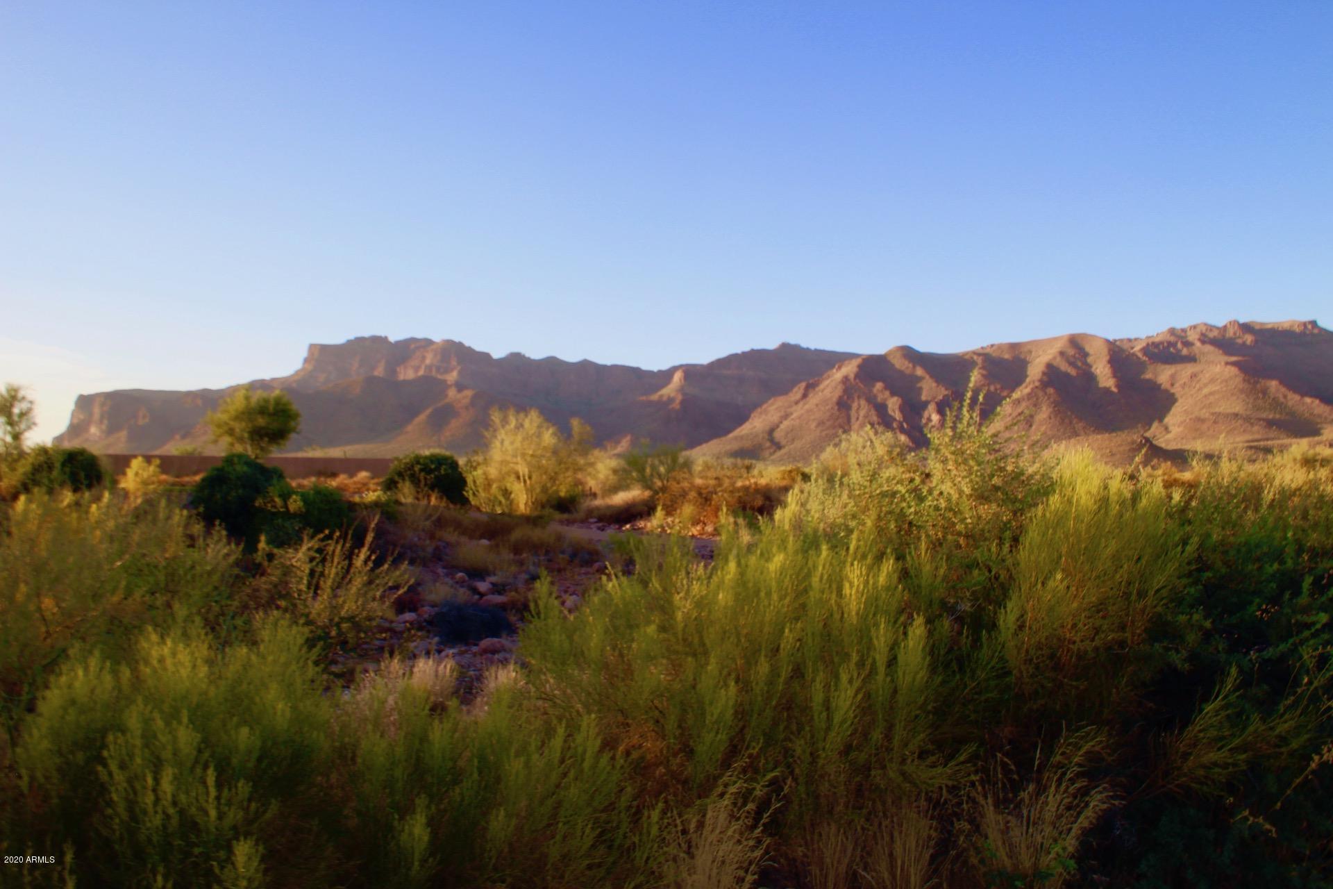 SUPERSTITION MOUNTAIN - Land