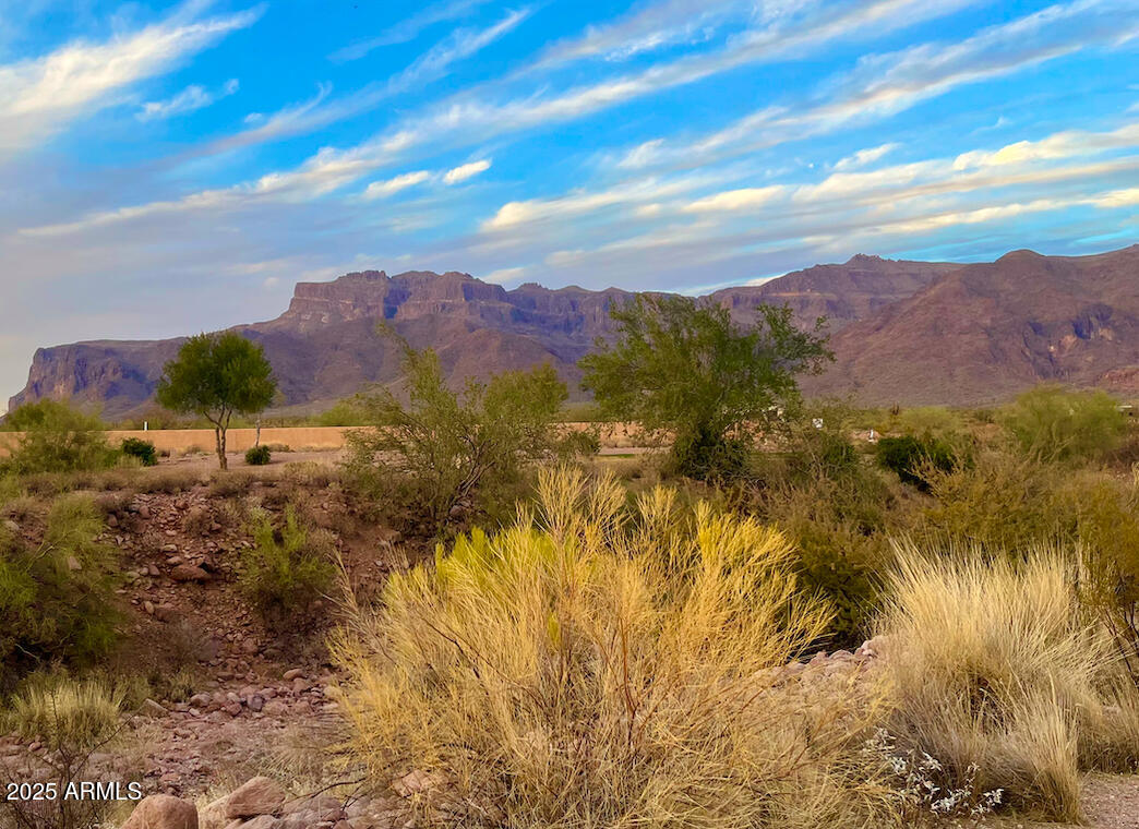 SUPERSTITION MOUNTAIN - Land