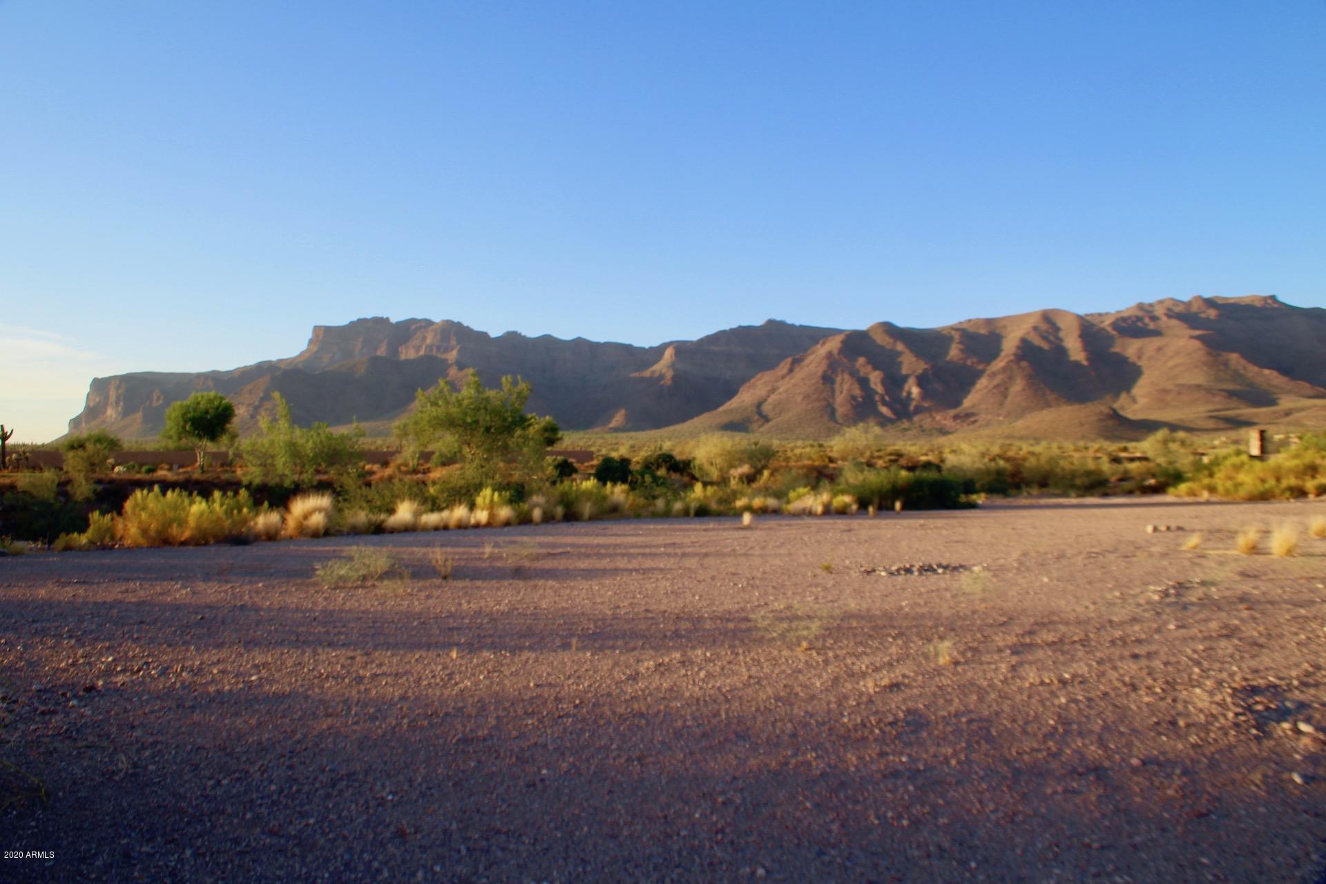 SUPERSTITION MOUNTAIN - Land