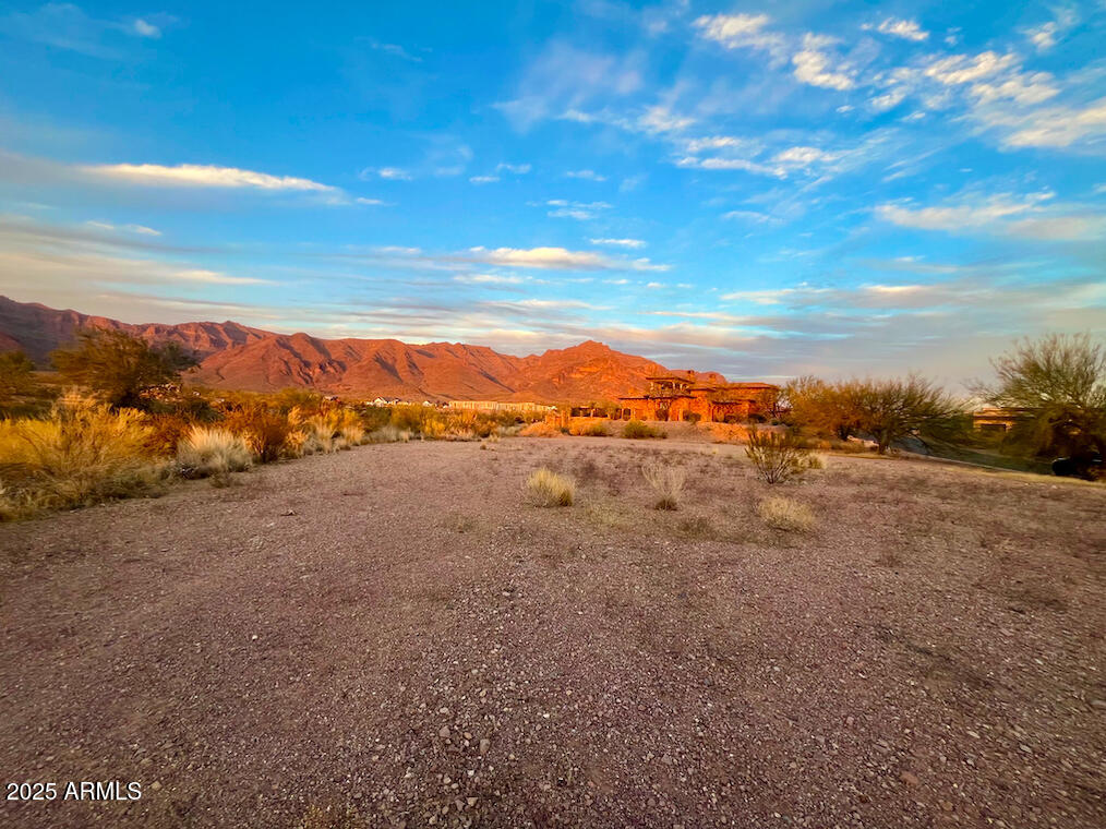 SUPERSTITION MOUNTAIN - Land