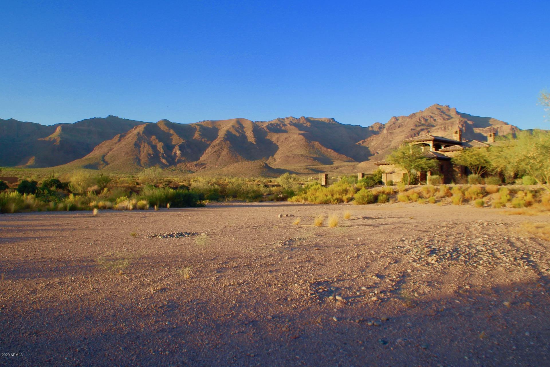 SUPERSTITION MOUNTAIN - Land