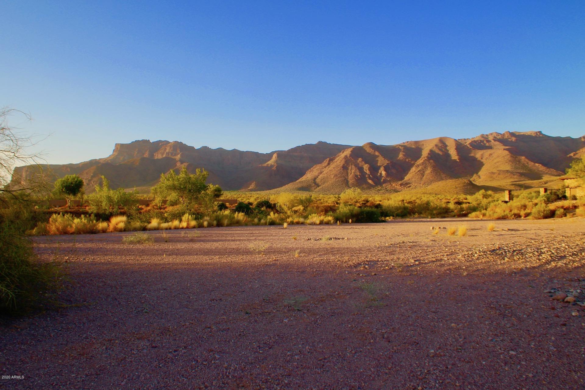 SUPERSTITION MOUNTAIN - Land