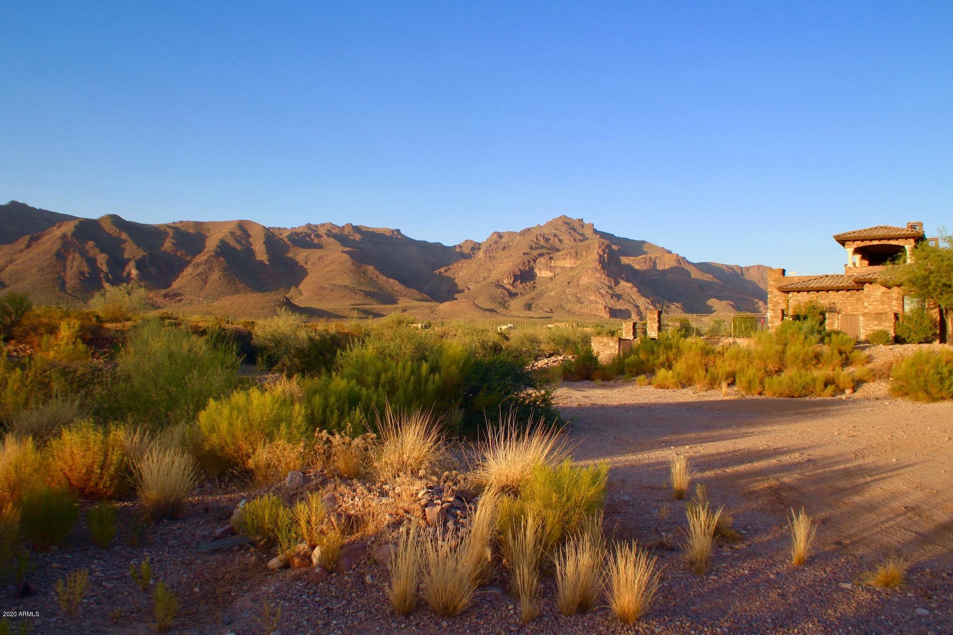 SUPERSTITION MOUNTAIN - Land