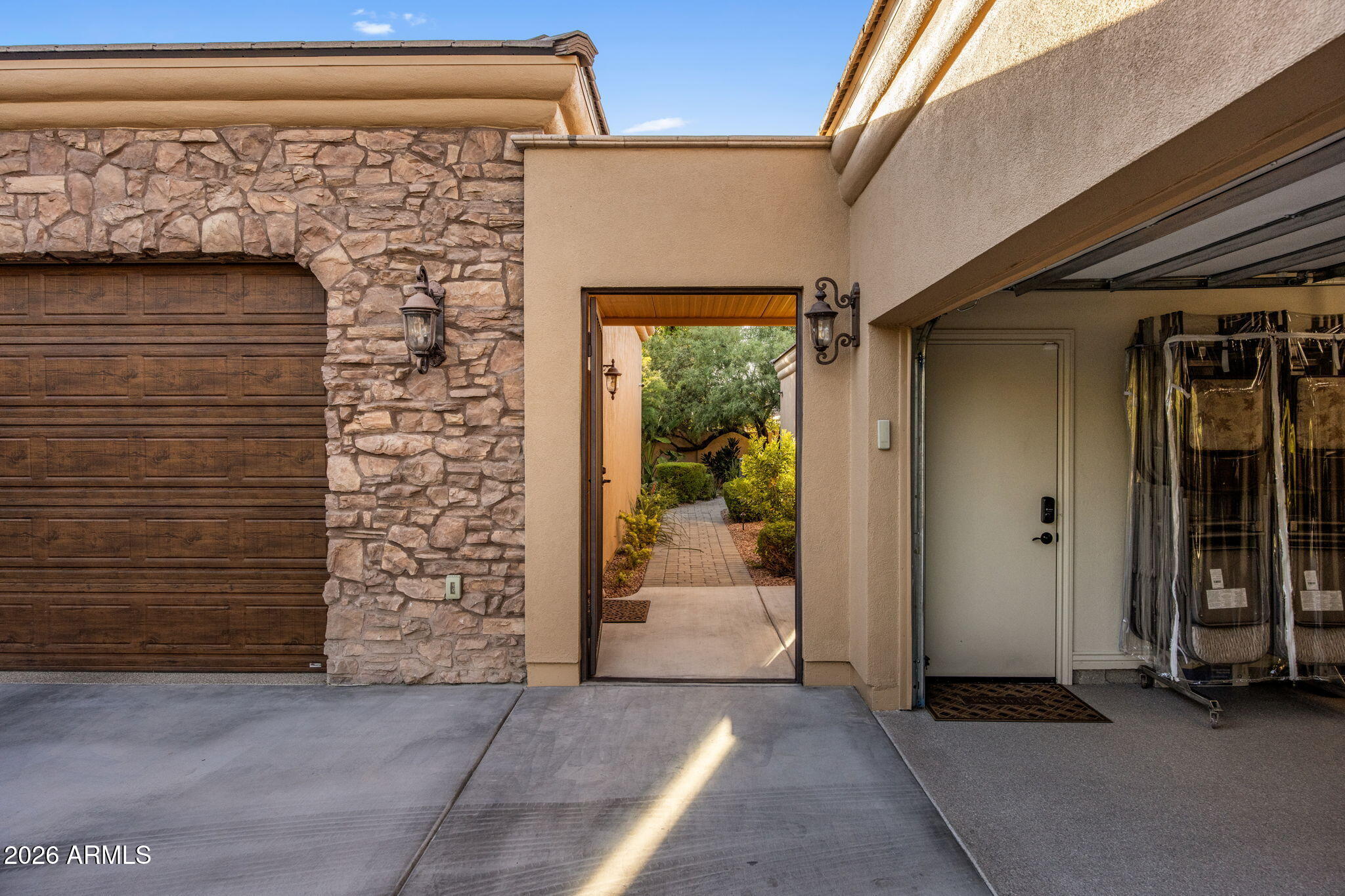 VISTA ESTANCIA - Residential