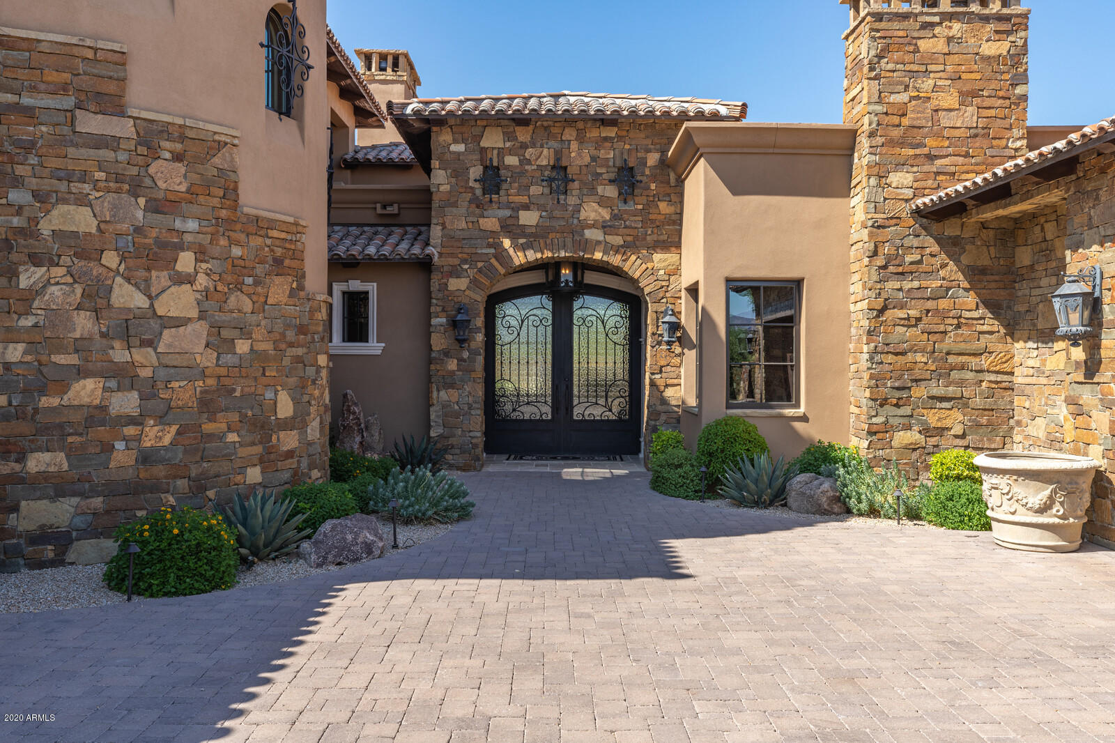 ESTANCIA - Residential