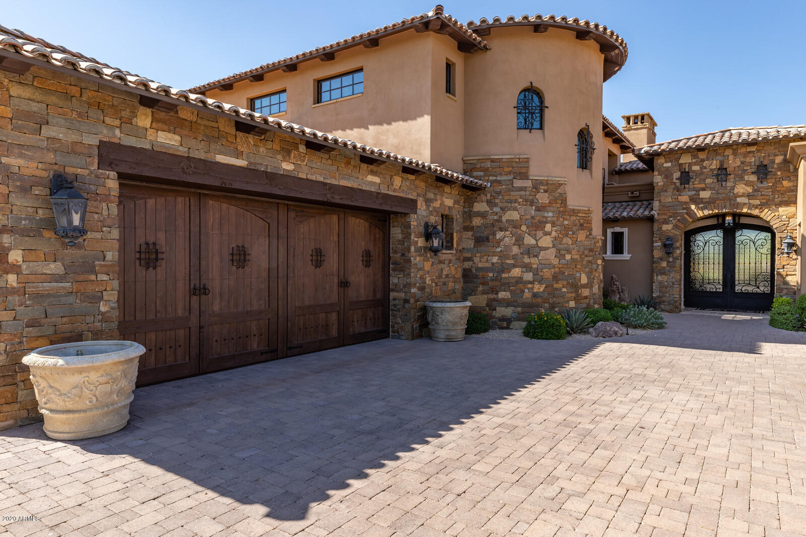 ESTANCIA - Residential