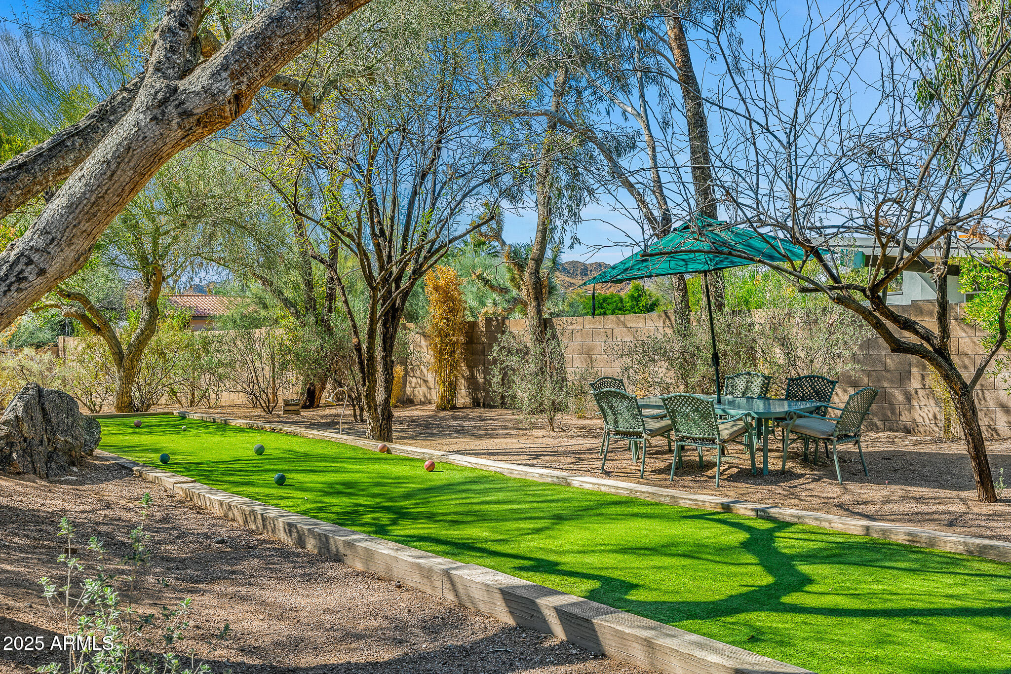 CAMELBACK MANOR - Residential