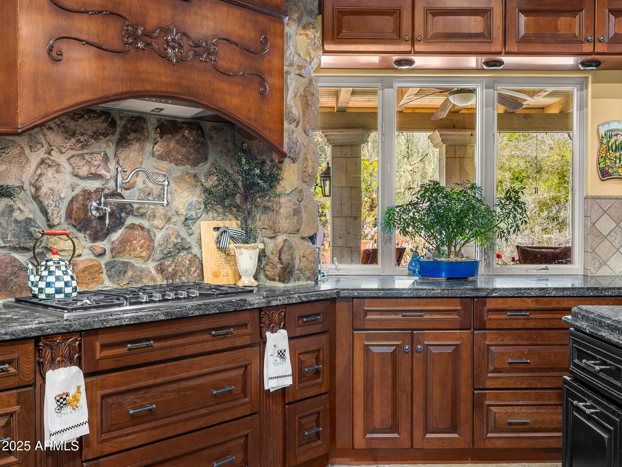 CAMELBACK MANOR - Residential