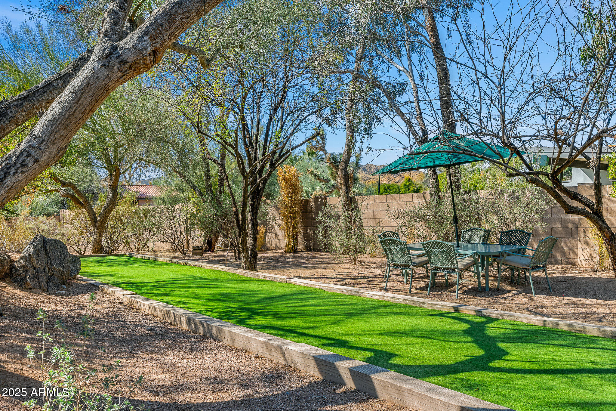 CAMELBACK MANOR - Residential