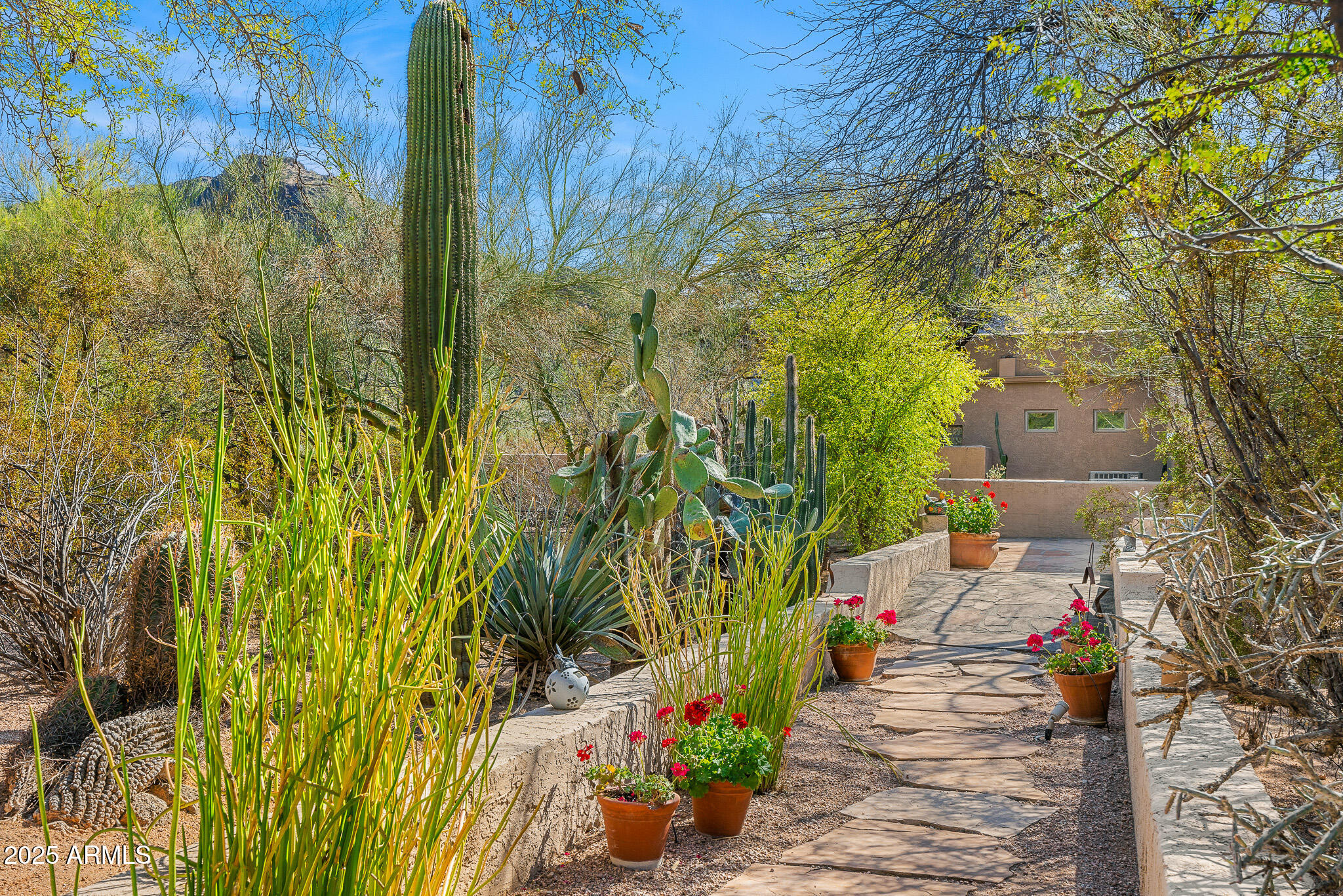 CAMELBACK MANOR - Residential