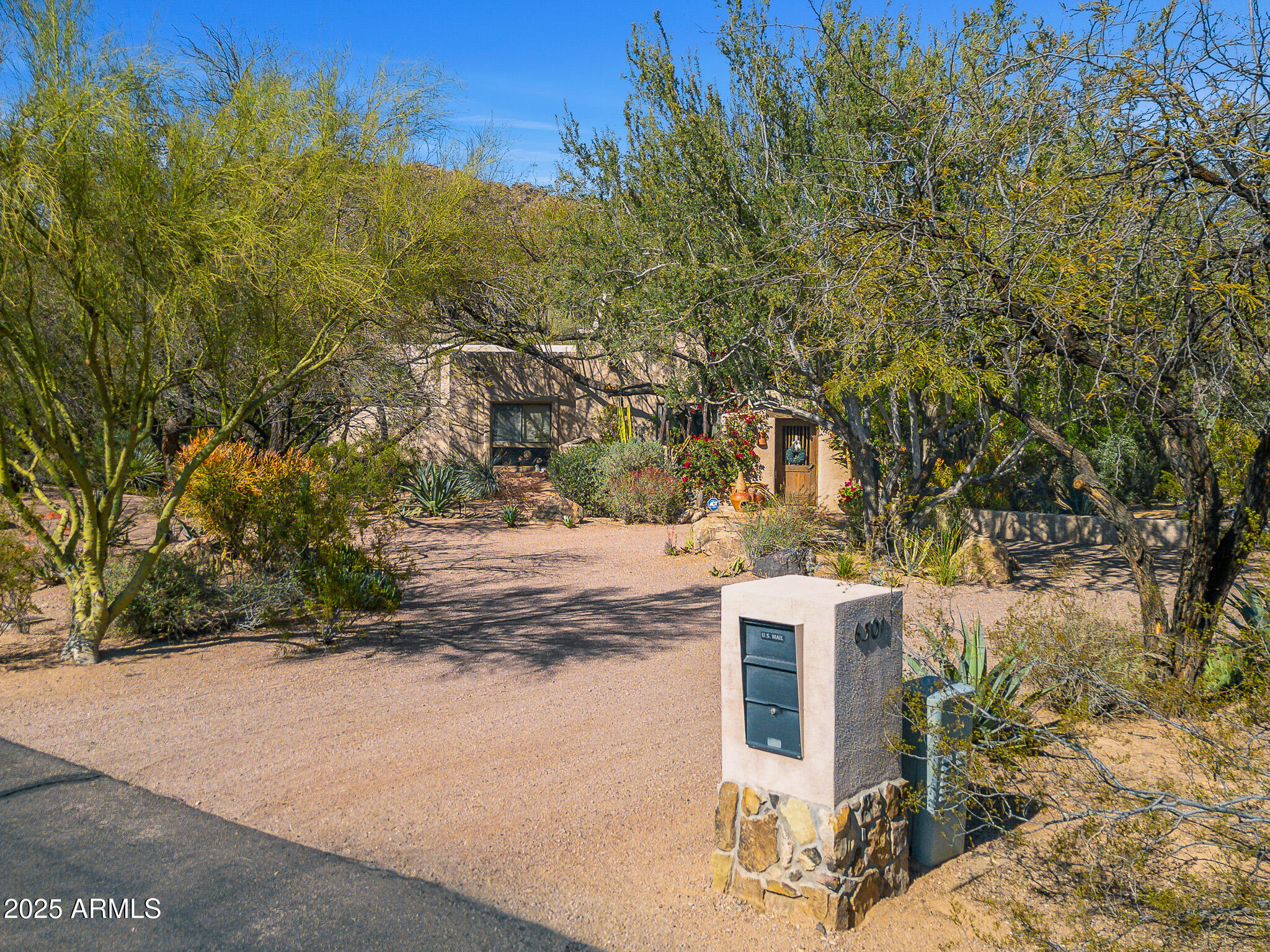 CAMELBACK MANOR - Residential