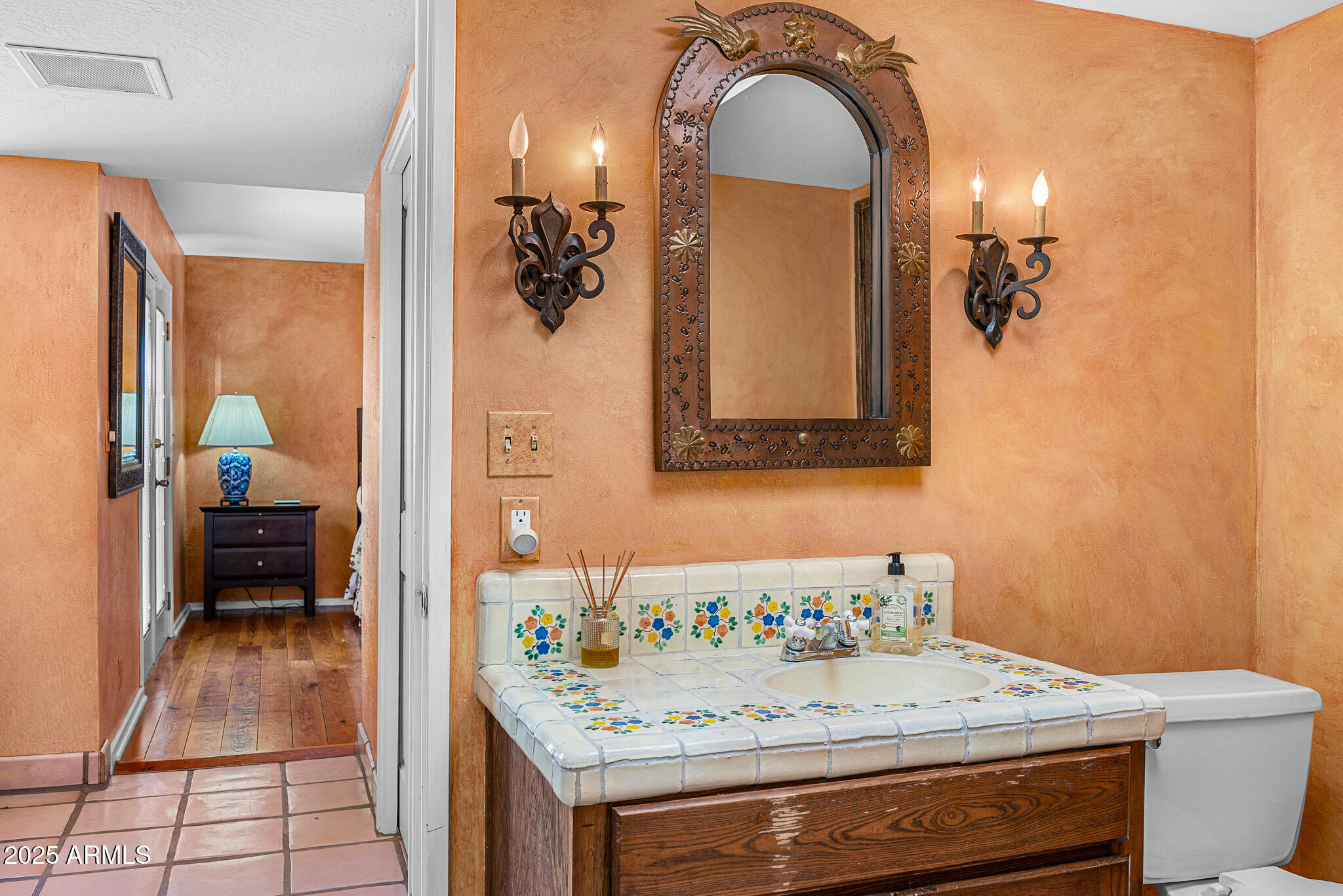 CAMELBACK MANOR - Residential