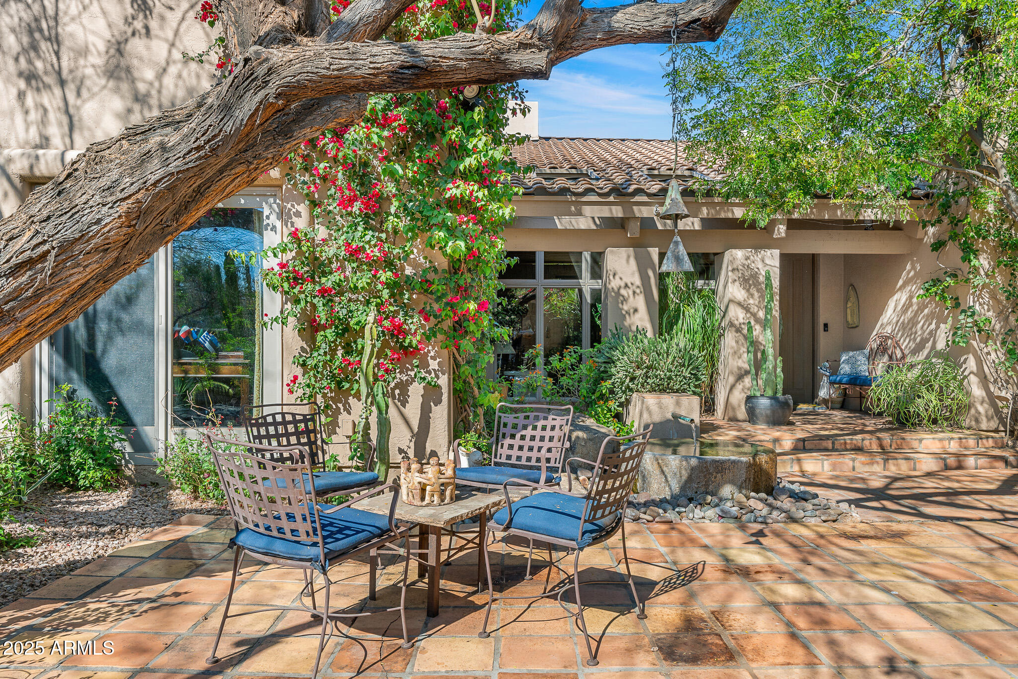 CAMELBACK MANOR - Residential