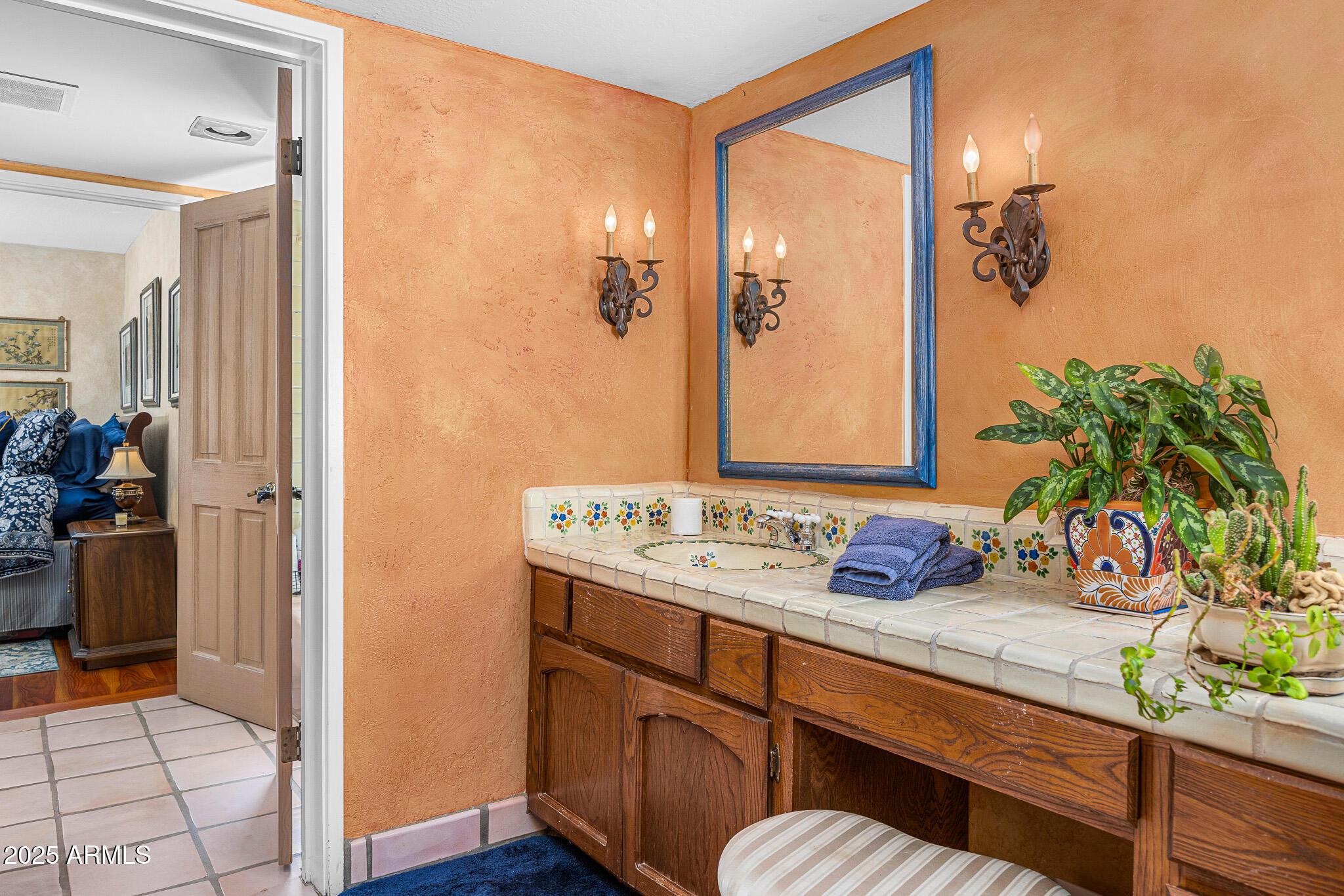CAMELBACK MANOR - Residential