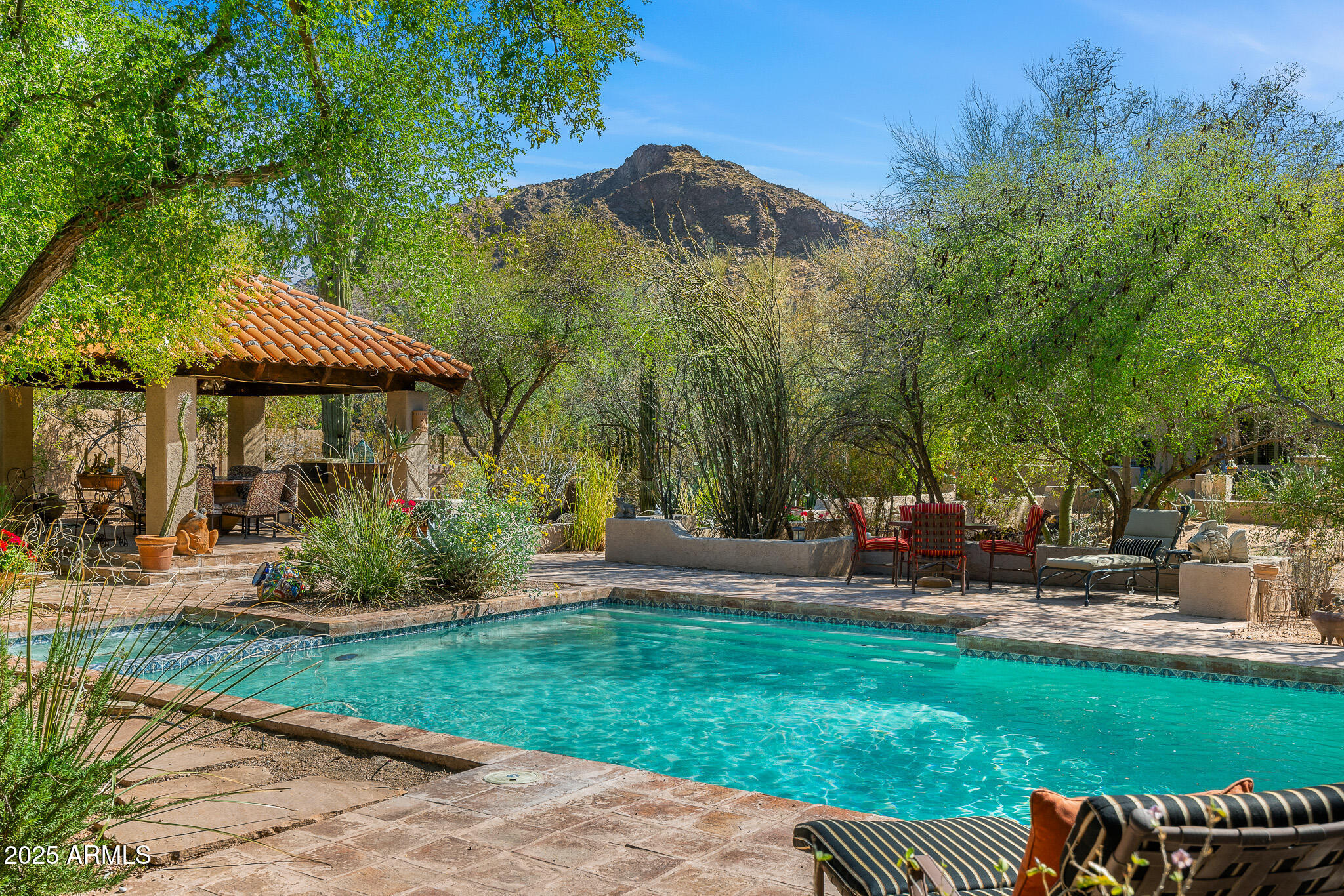 CAMELBACK MANOR - Residential