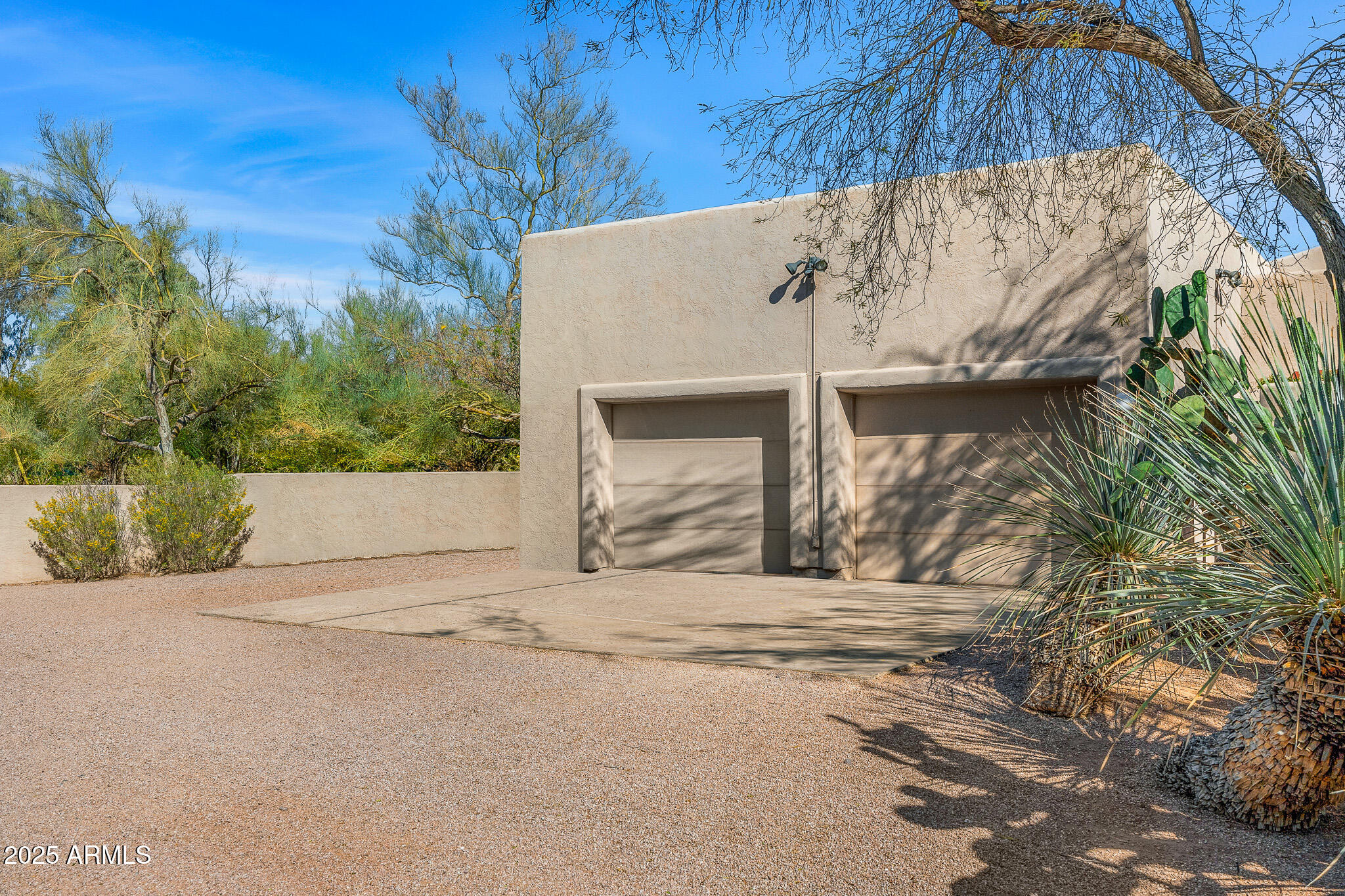 CAMELBACK MANOR - Residential