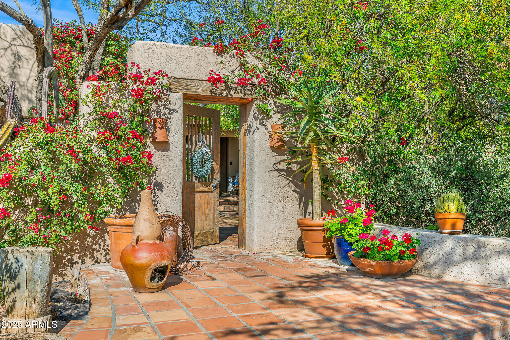 CAMELBACK MANOR - Residential