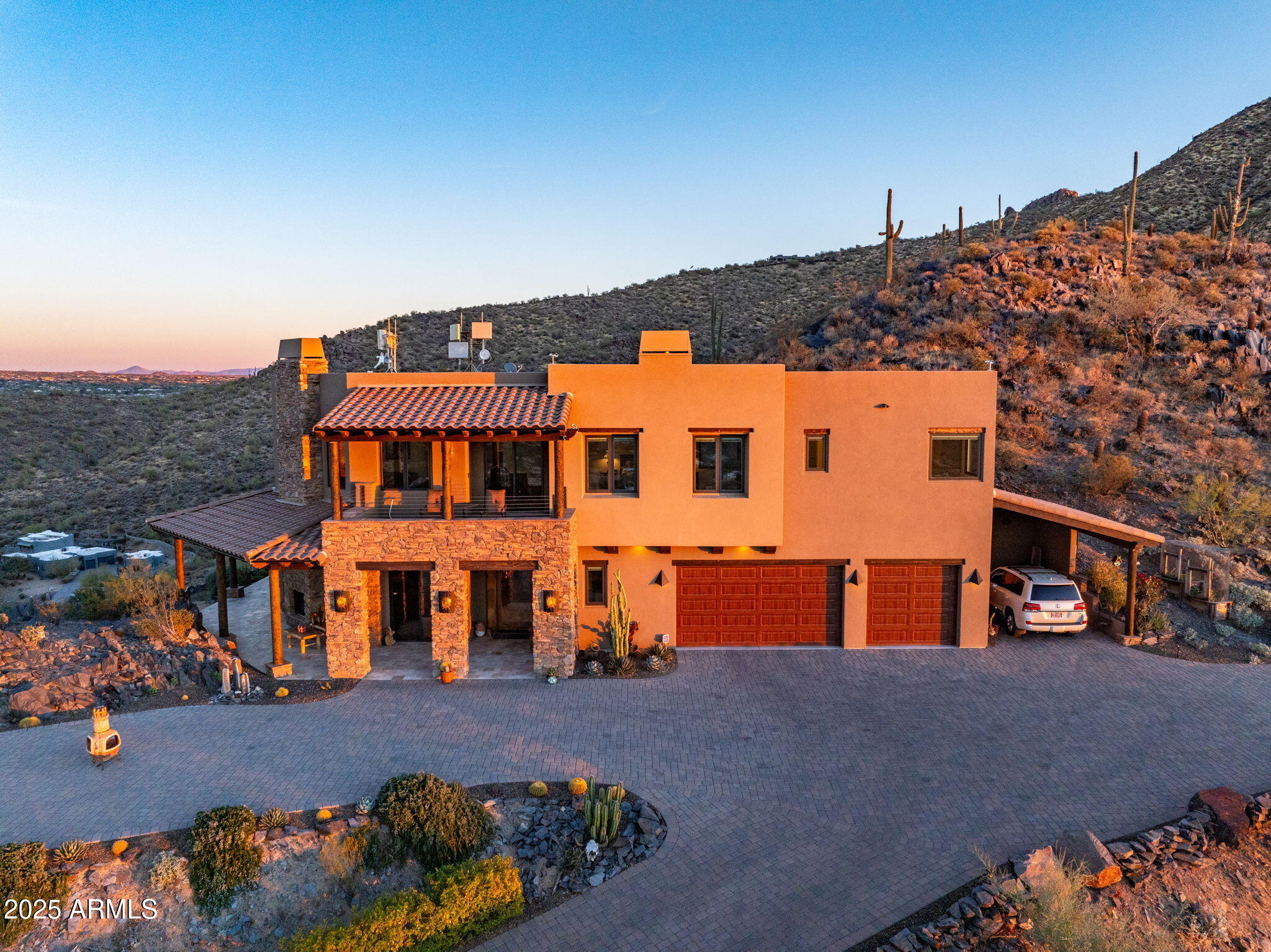 Black Mountain Ridgeline-Endless Sunrise/Sunset Views high above Cave Creek! - Residential