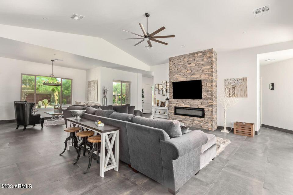 TONTO VERDE GOLF CLUB COMMUNITY - Residential
