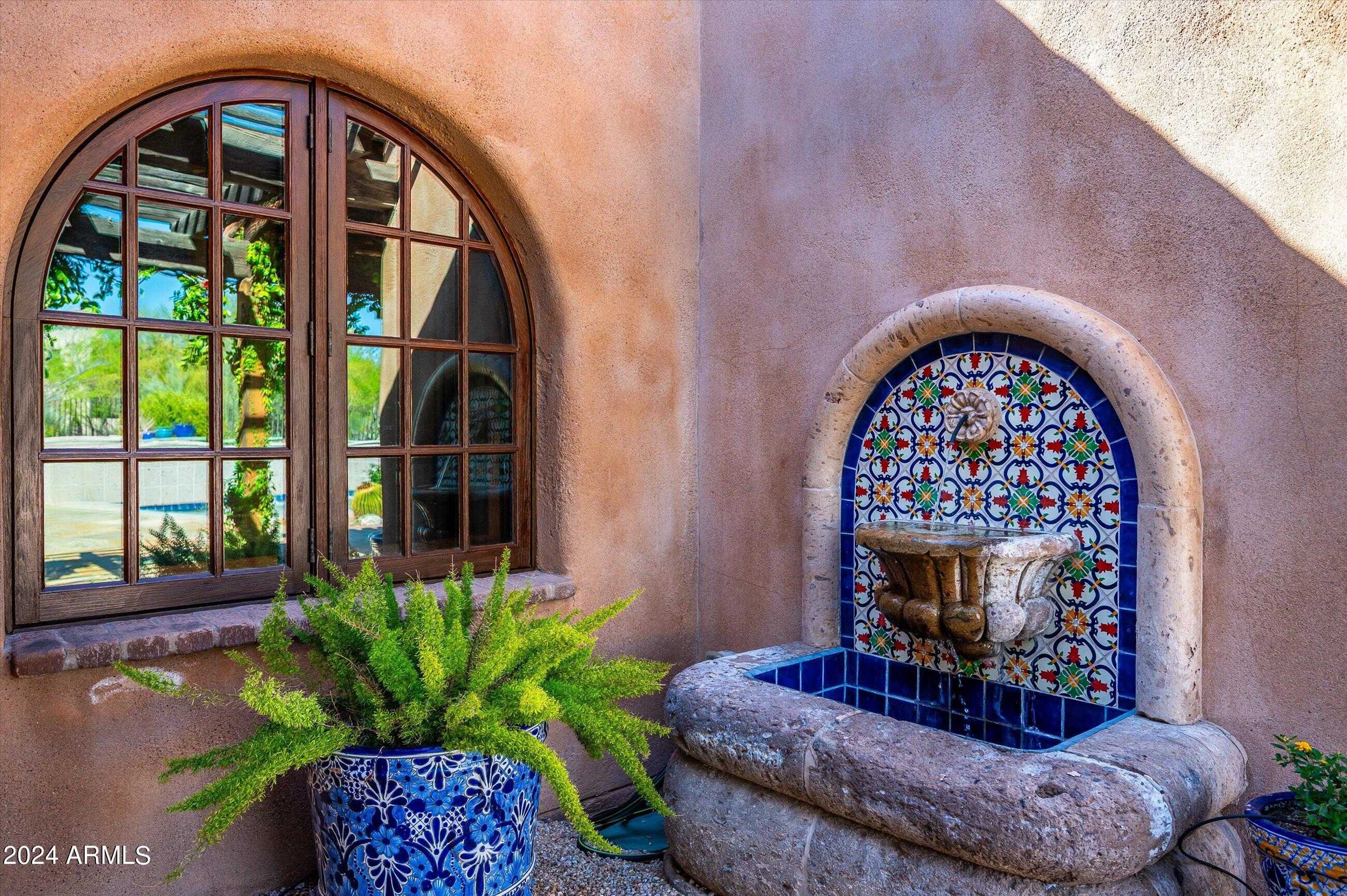 WHISPER ROCK - Residential
