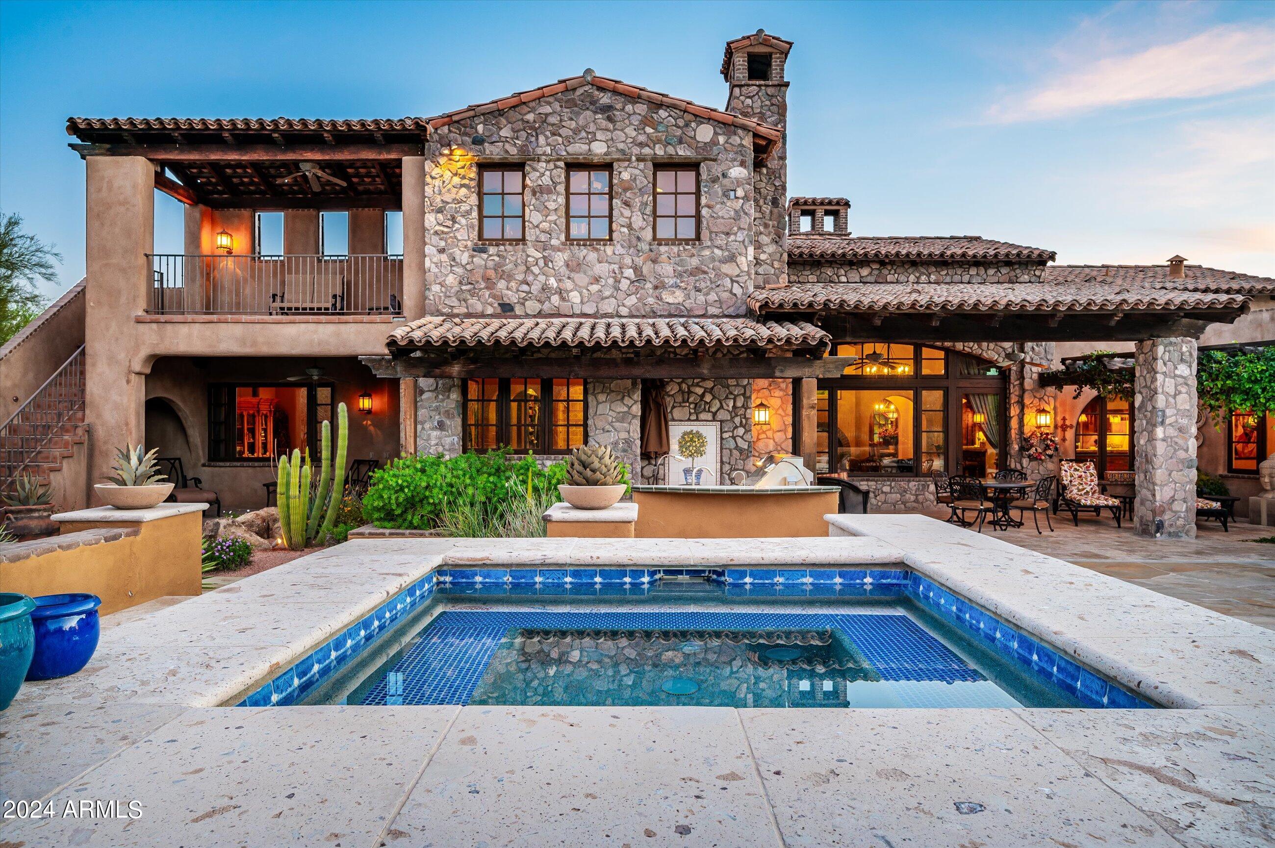 WHISPER ROCK - Residential