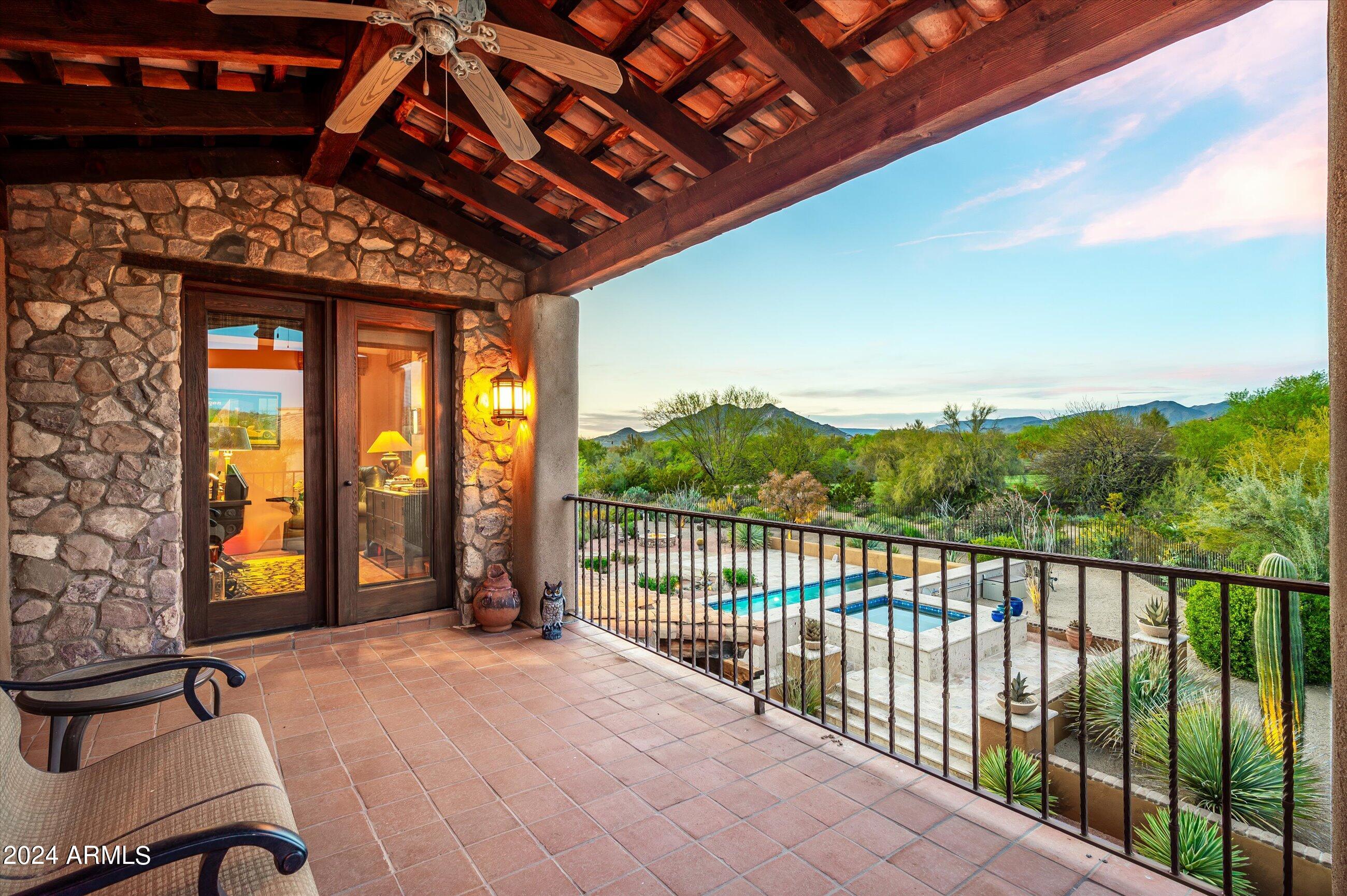 WHISPER ROCK - Residential