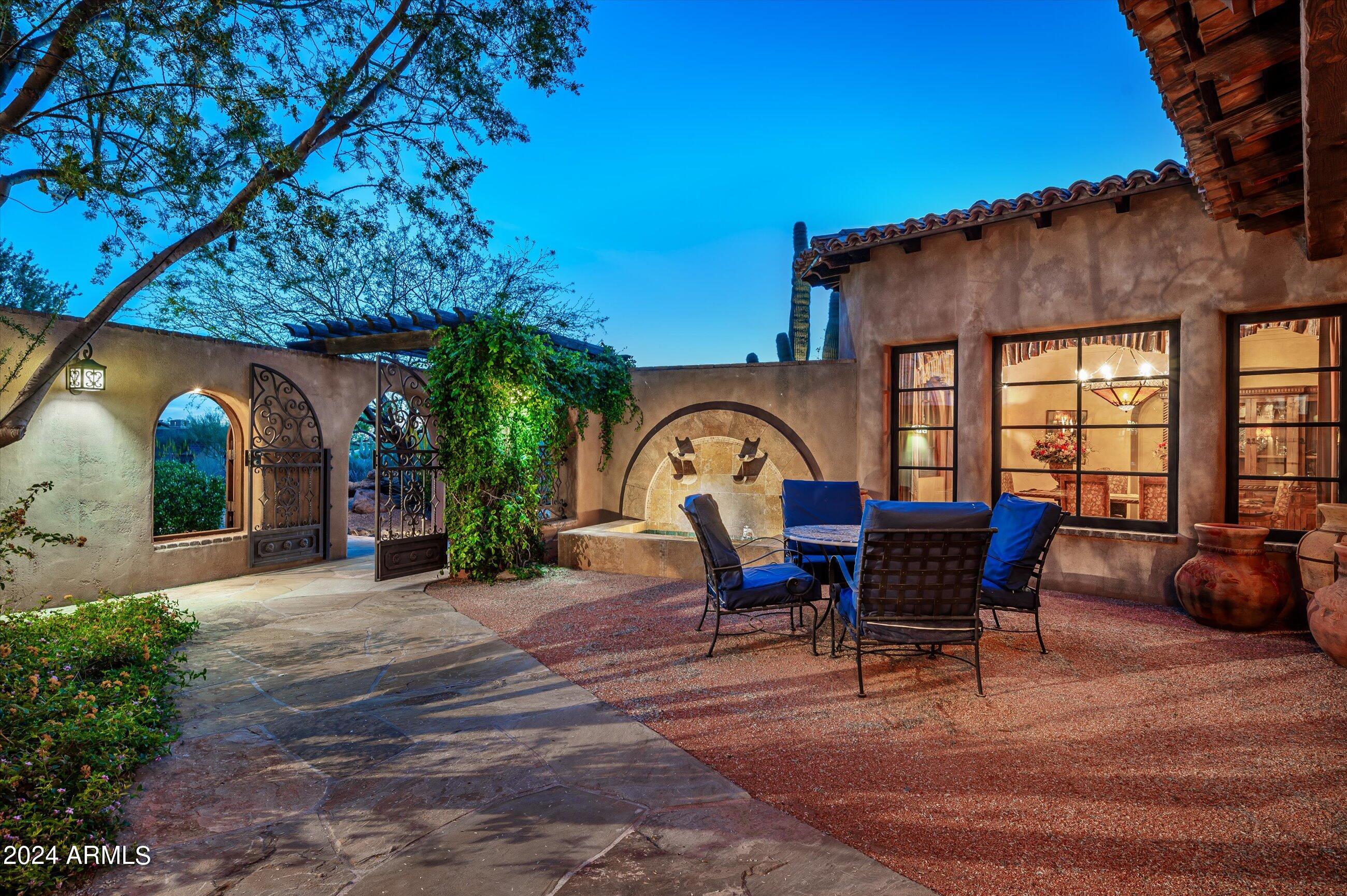 WHISPER ROCK - Residential