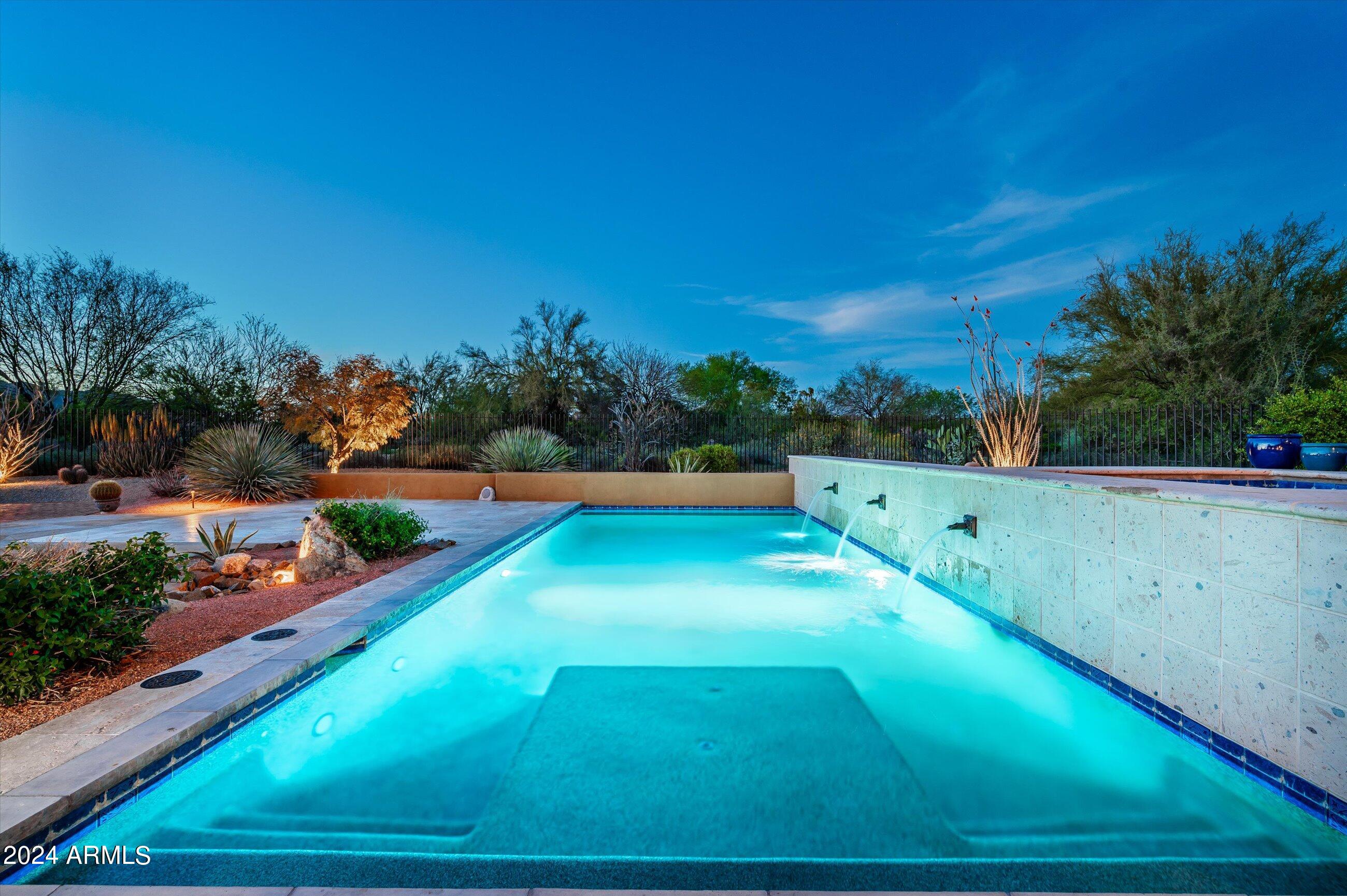 WHISPER ROCK - Residential