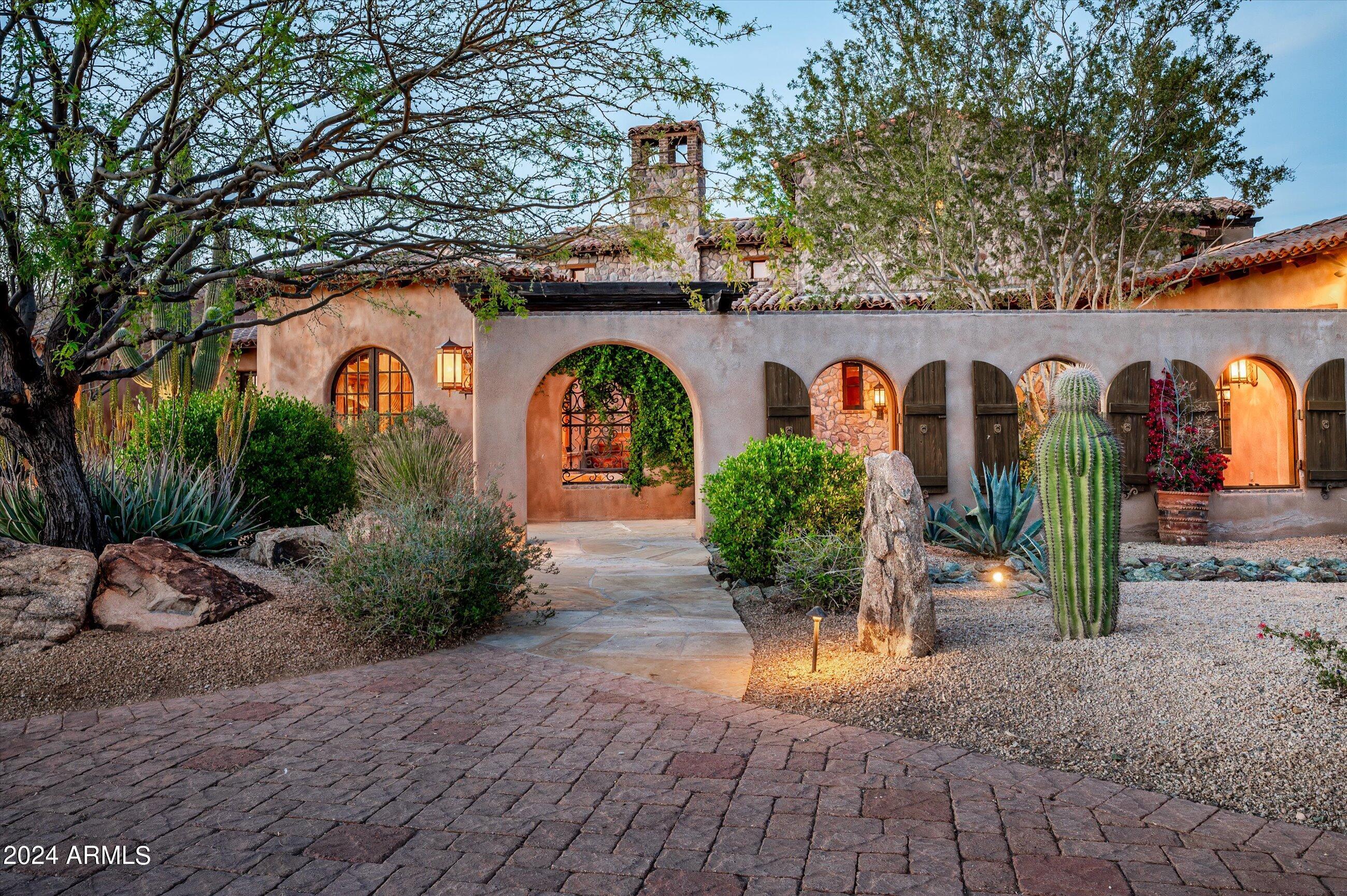 WHISPER ROCK - Residential