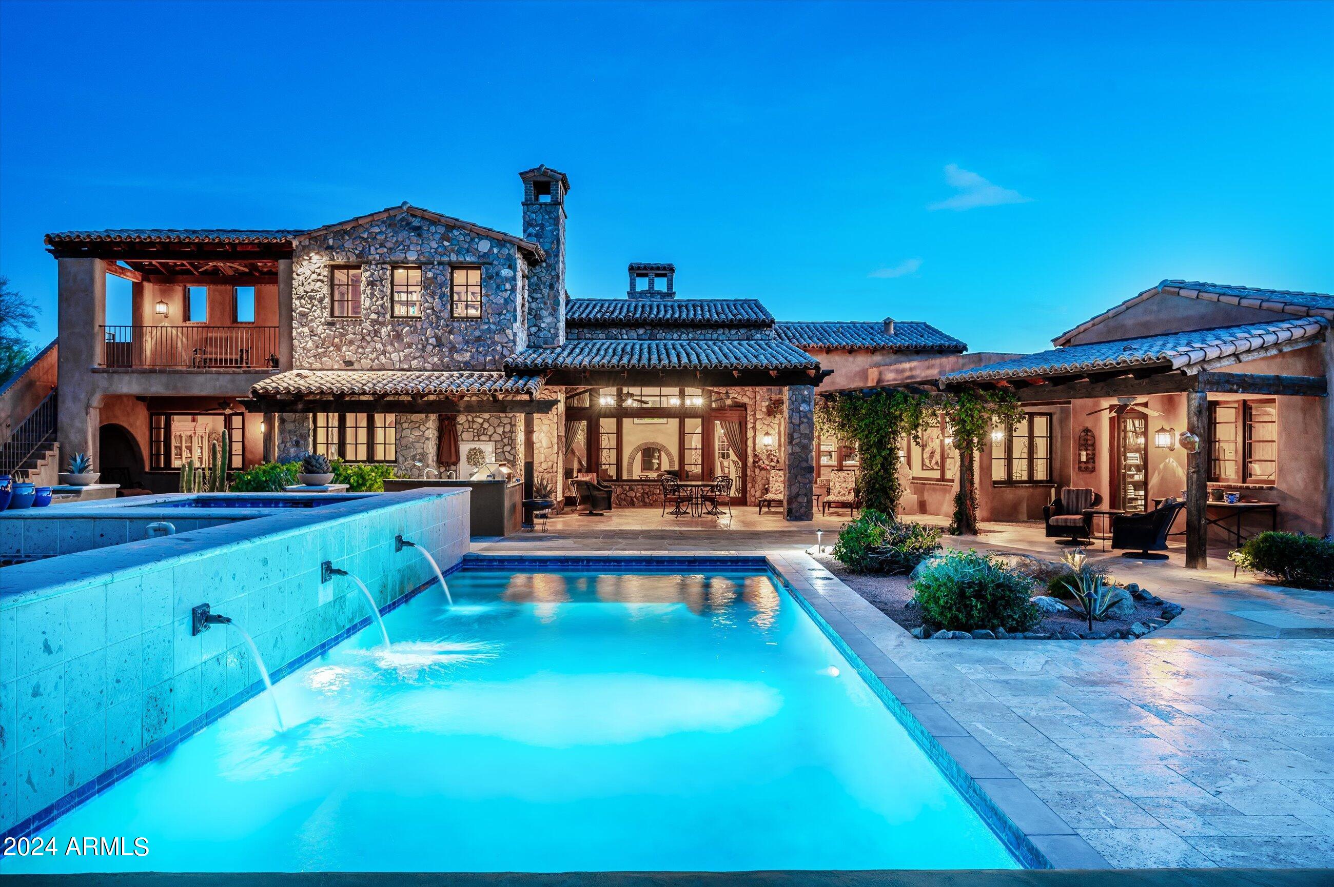 WHISPER ROCK - Residential