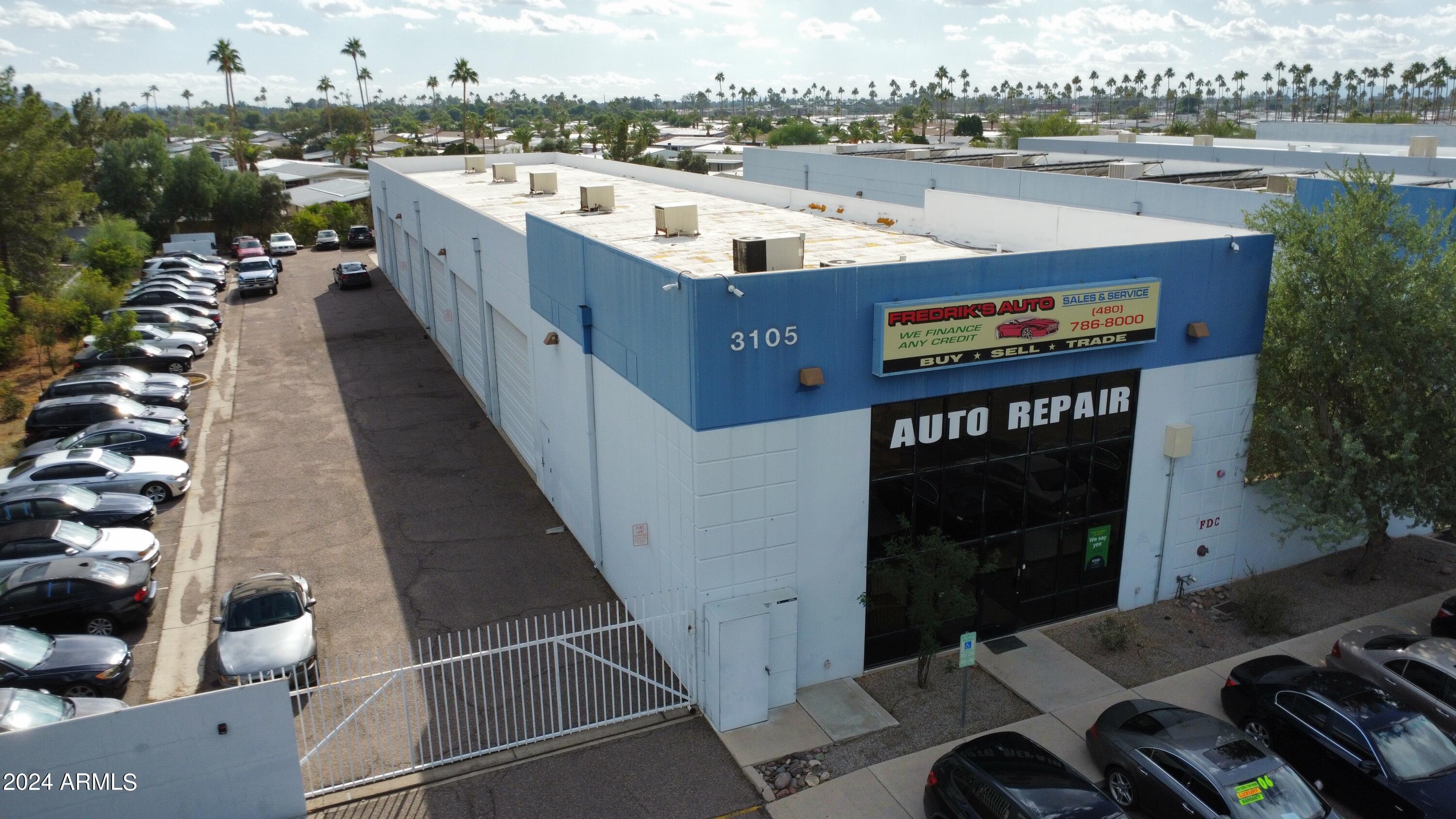 Main image without alt text