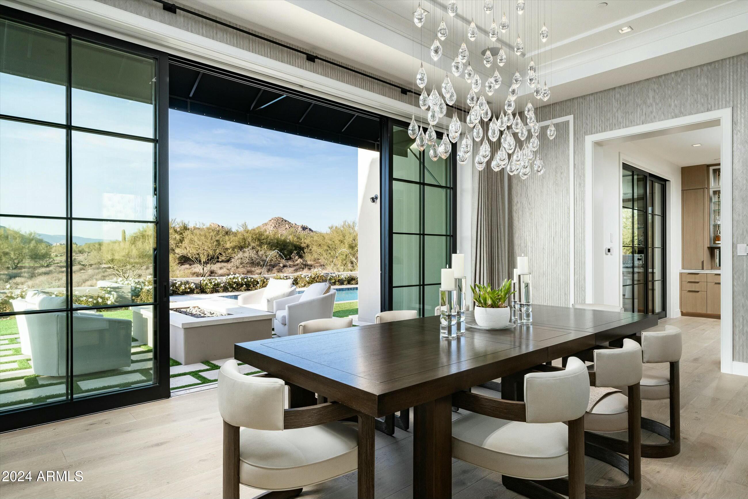 WHISPER ROCK - Residential