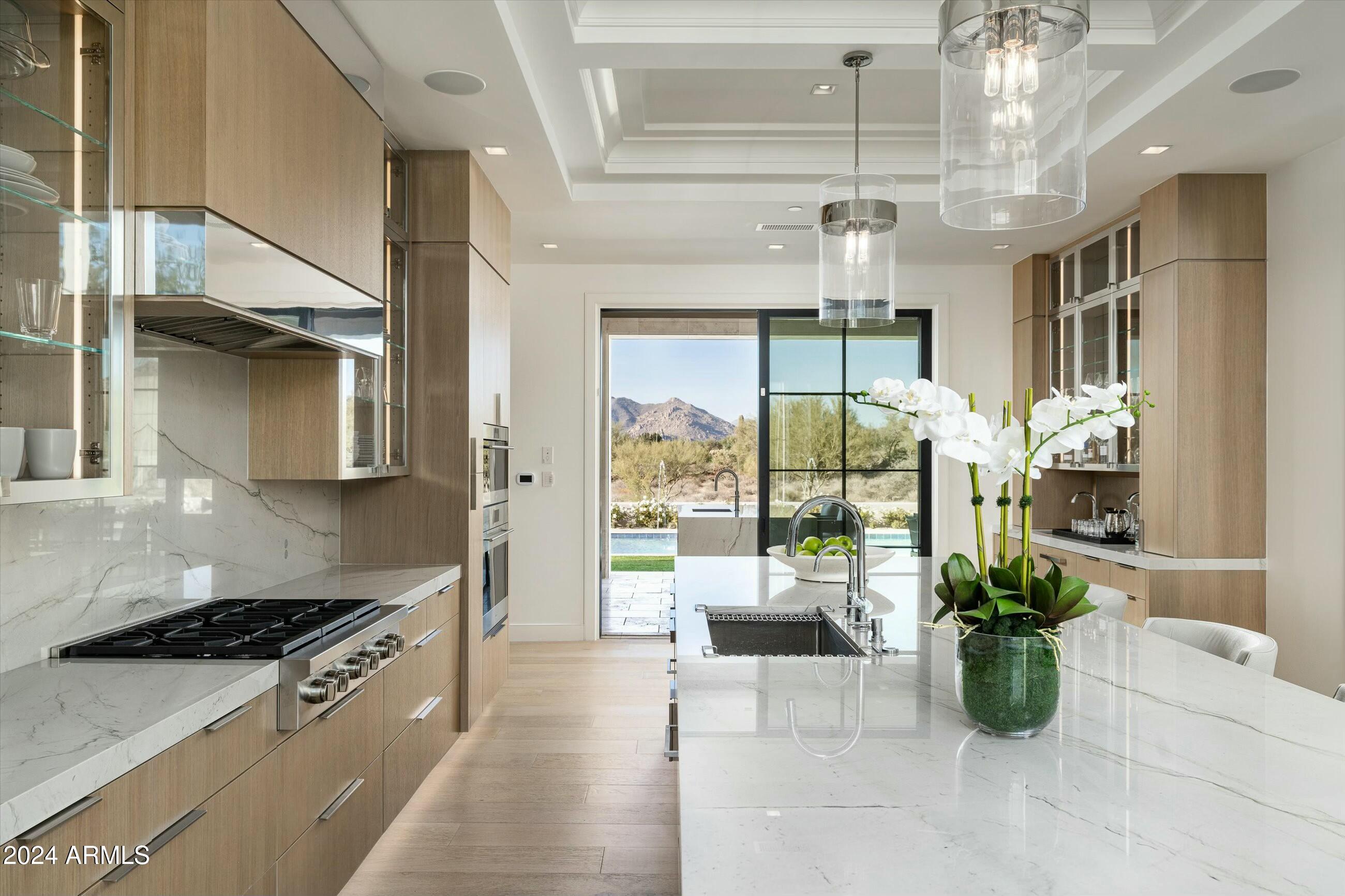 WHISPER ROCK - Residential