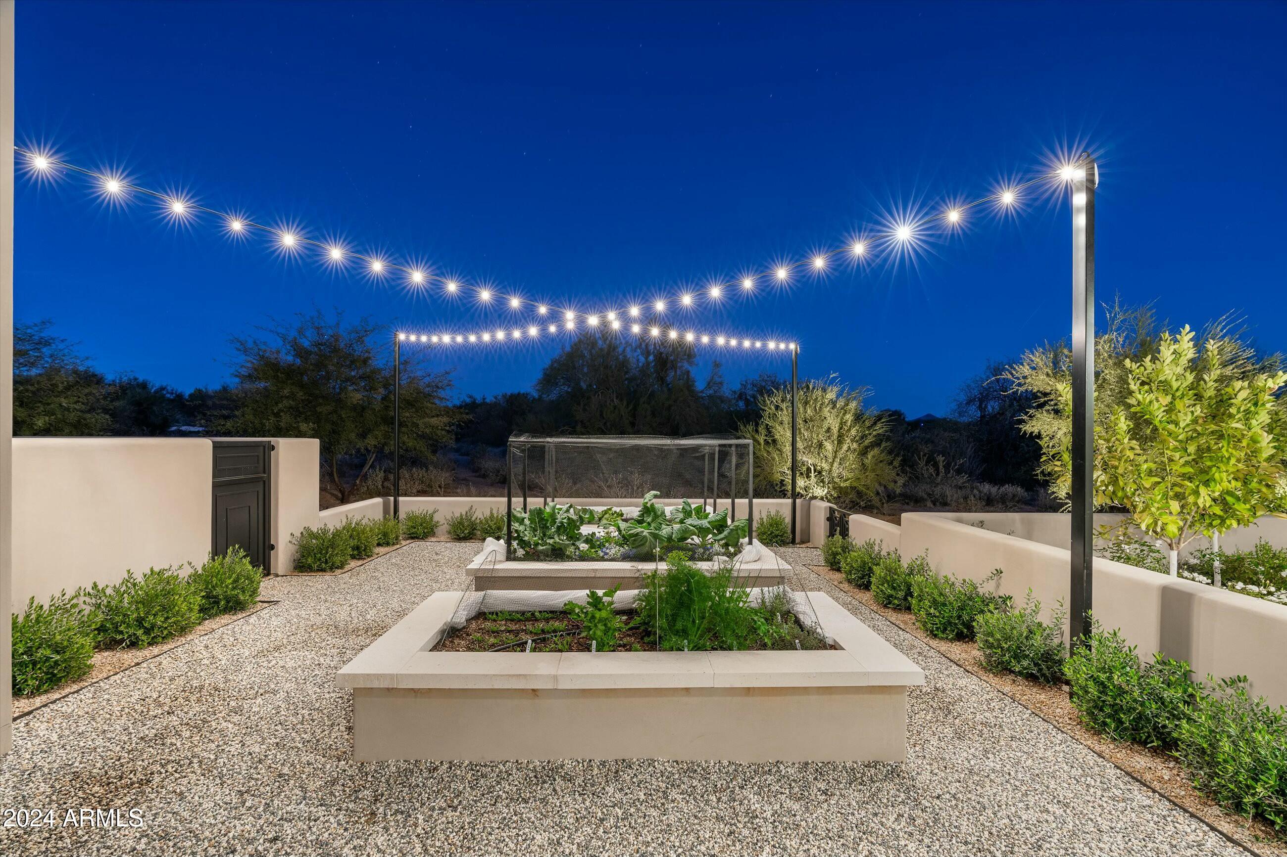 WHISPER ROCK - Residential