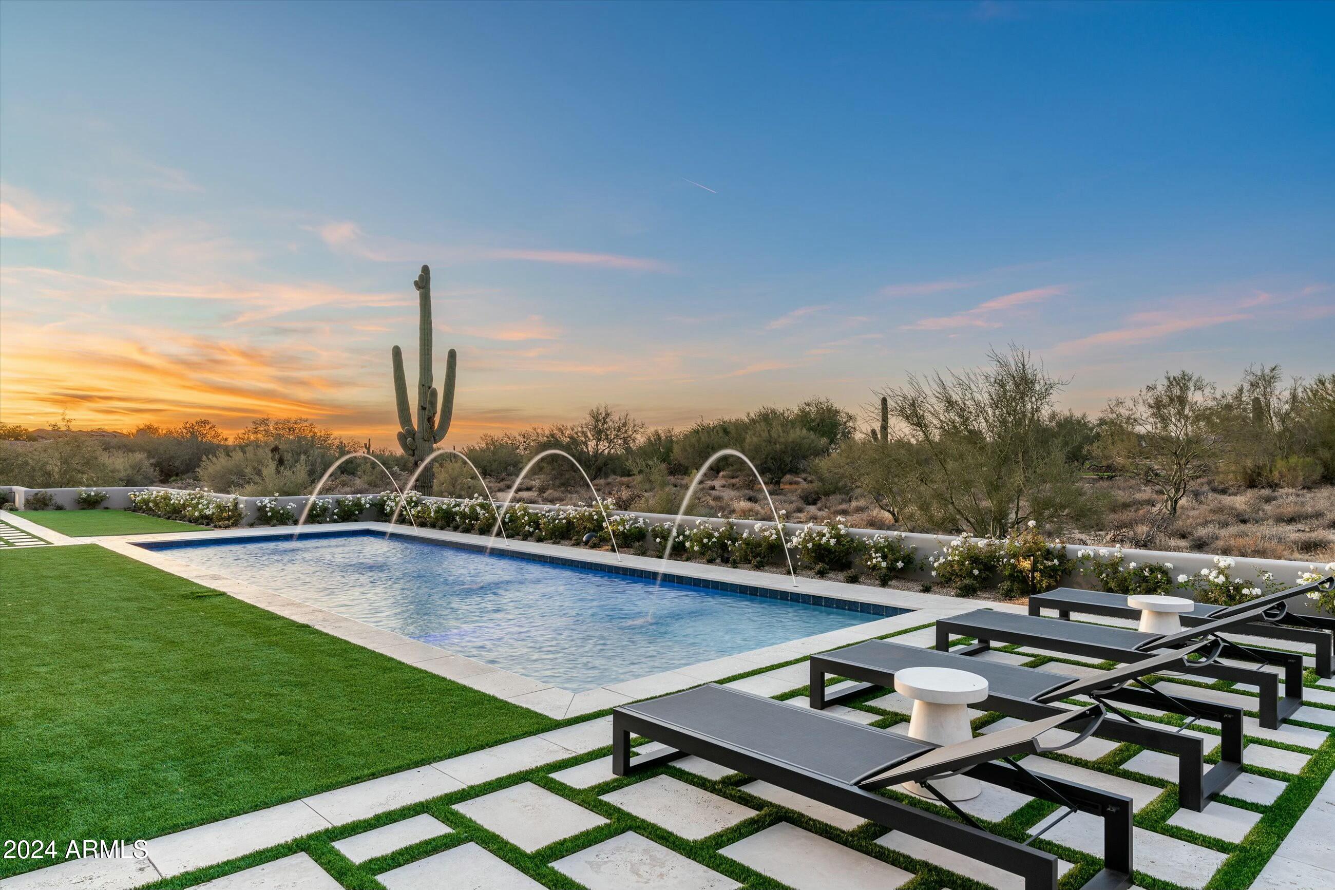 WHISPER ROCK - Residential