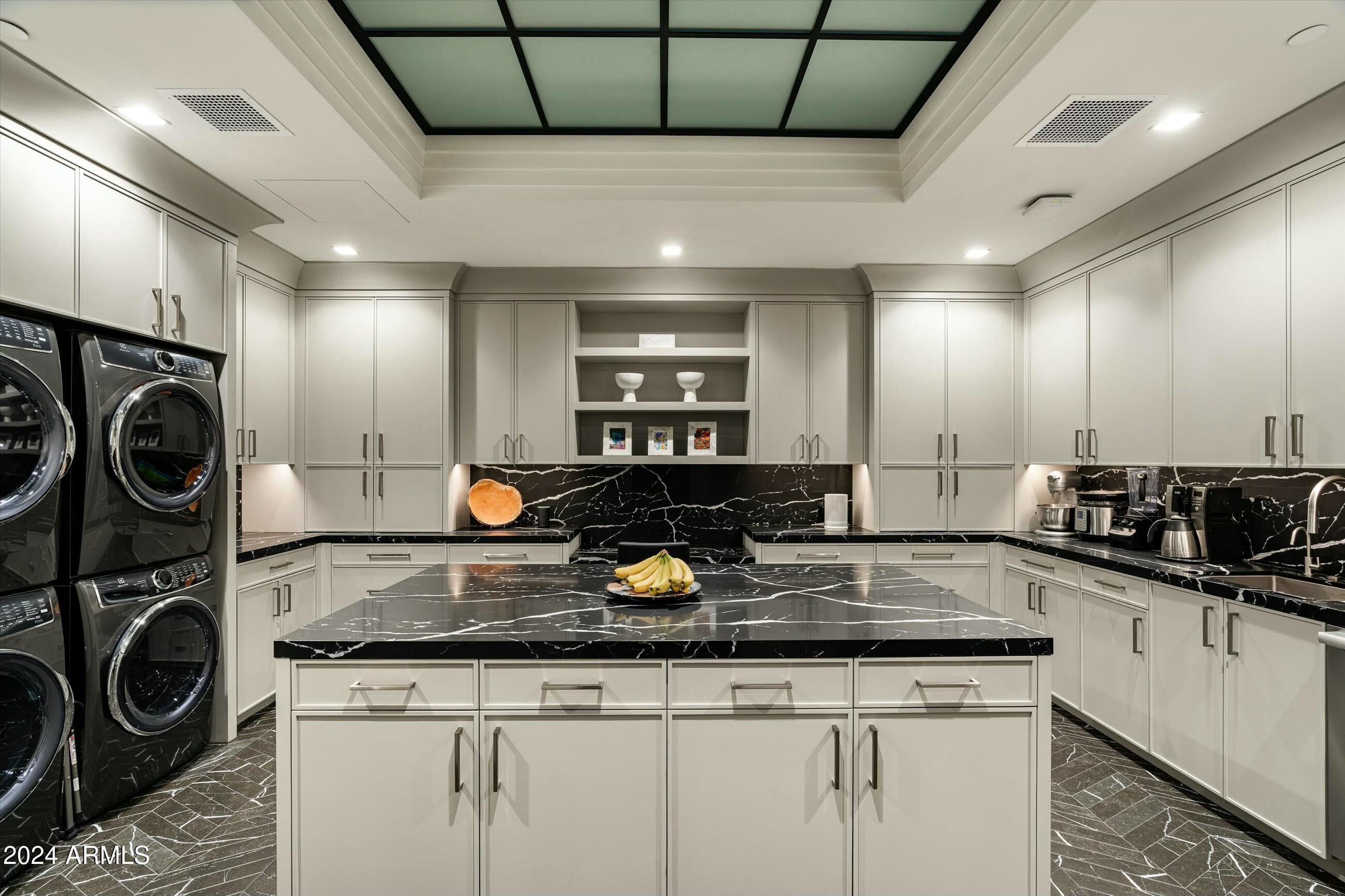 WHISPER ROCK - Residential