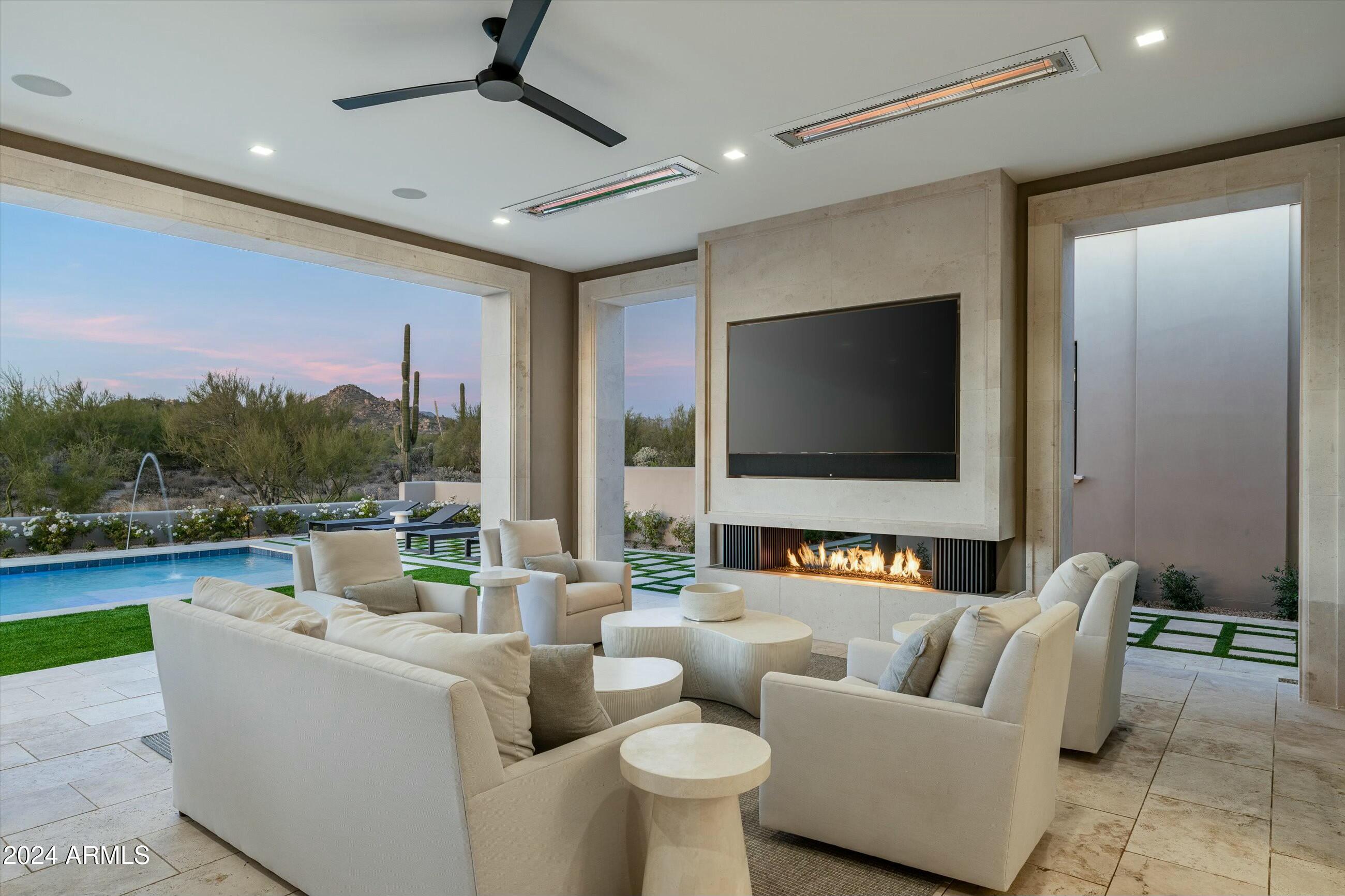 WHISPER ROCK - Residential
